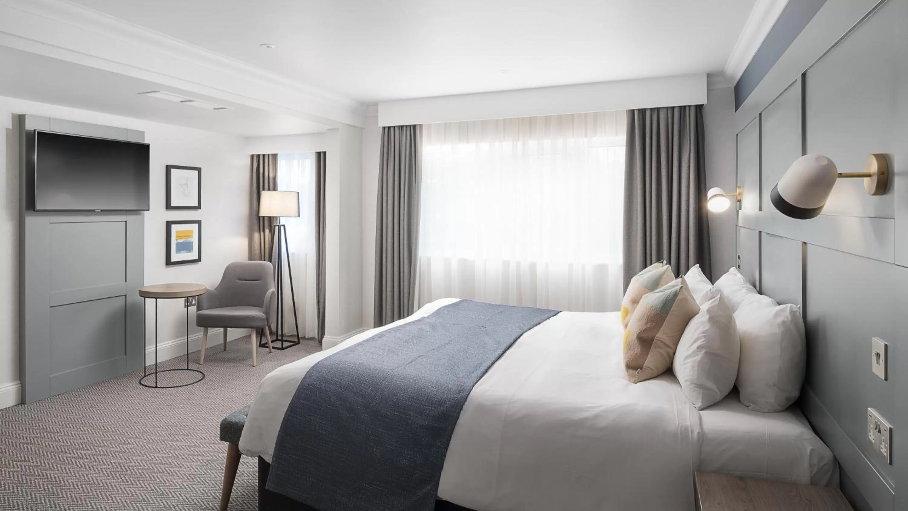 Photo of the whole room, Bed in voco St. Johns Solihull by IHG