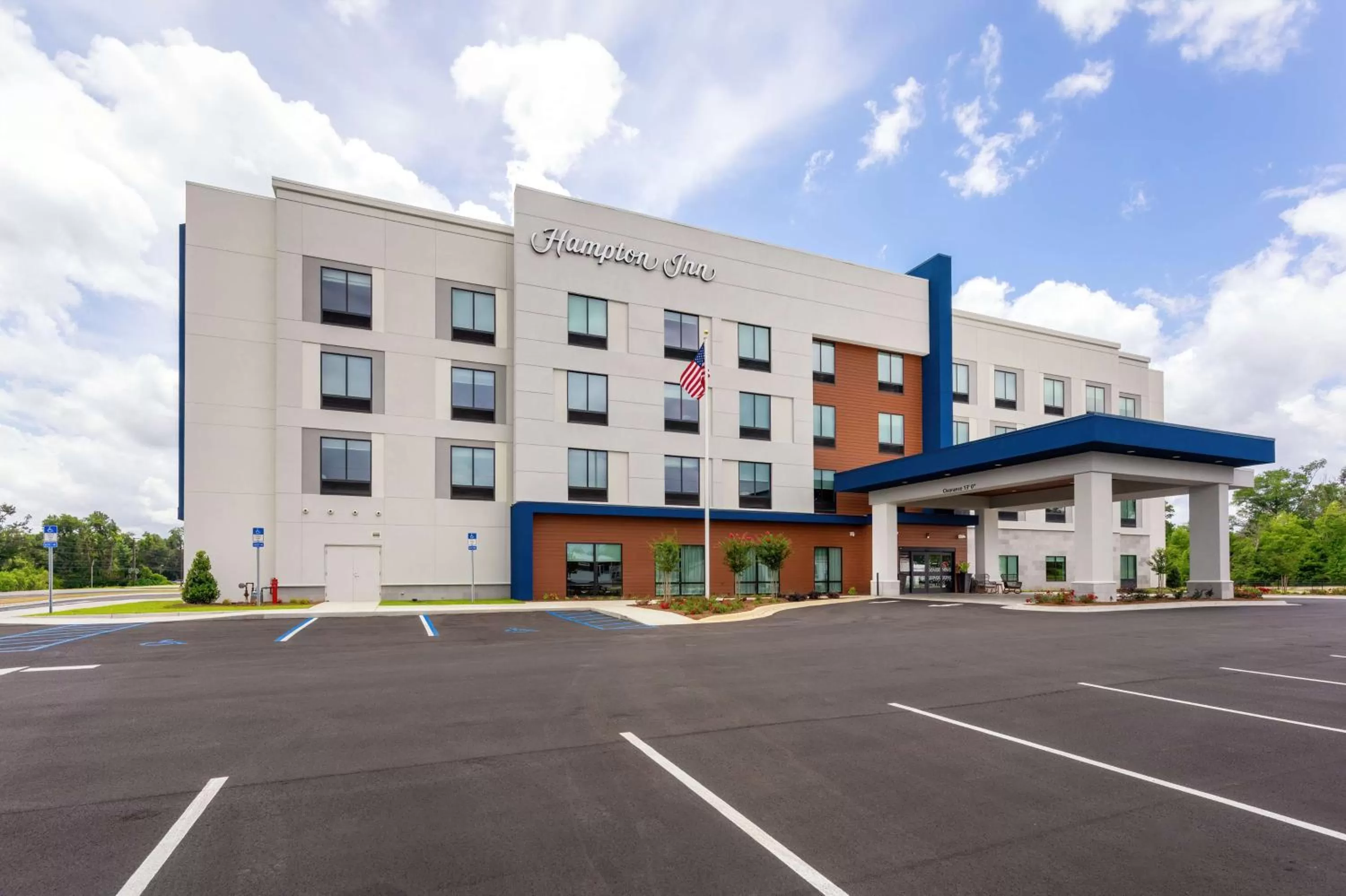 Property building in Hampton Inn Marianna I-10