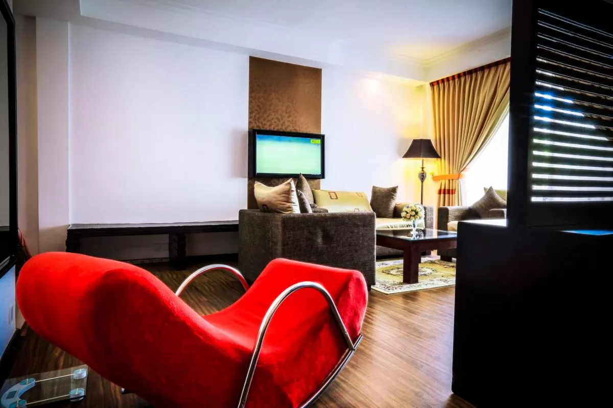 TV and multimedia in The Covanro Airport Hotel - Katunayake