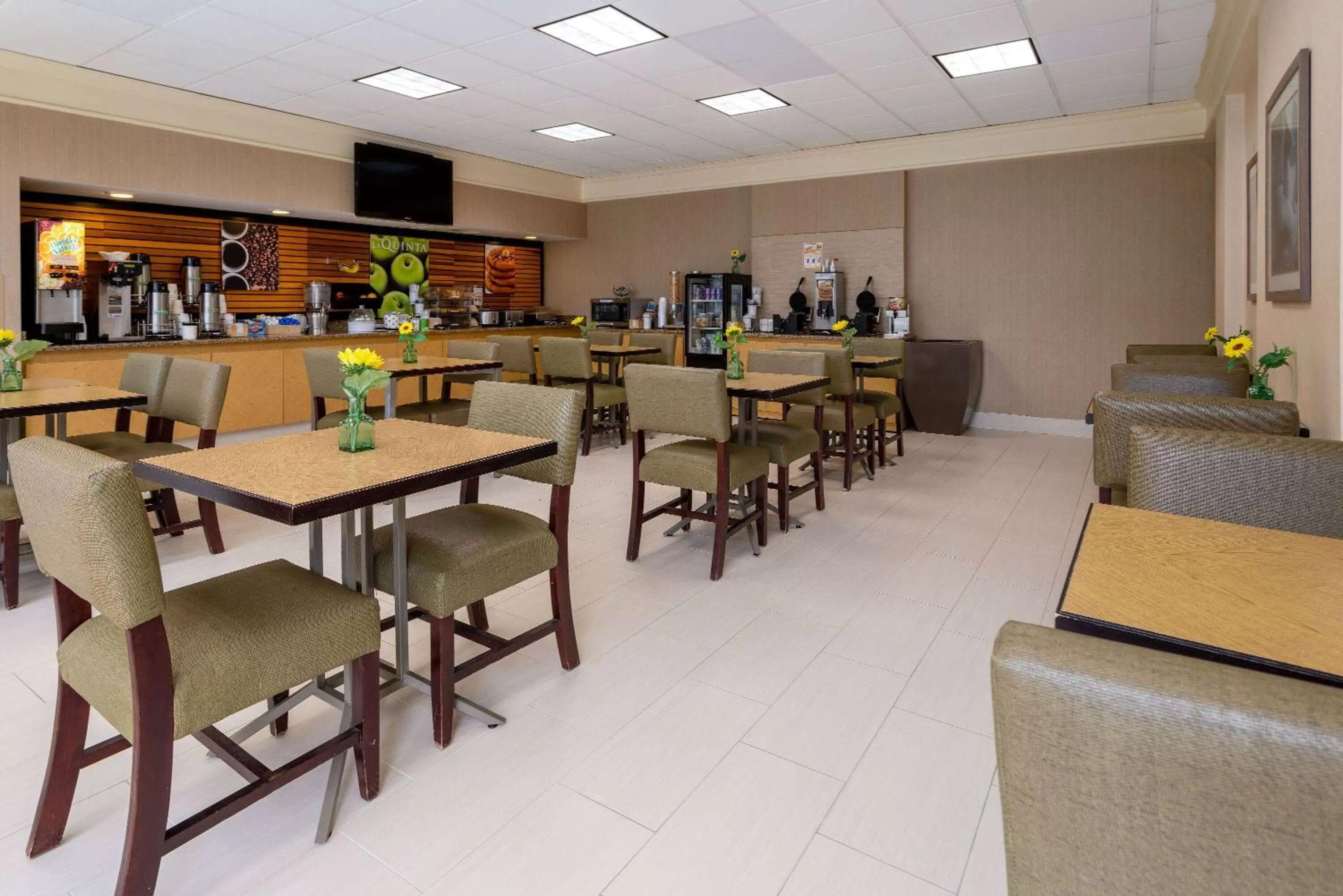 Breakfast in La Quinta by Wyndham Kingsport Tri Cities Airport
