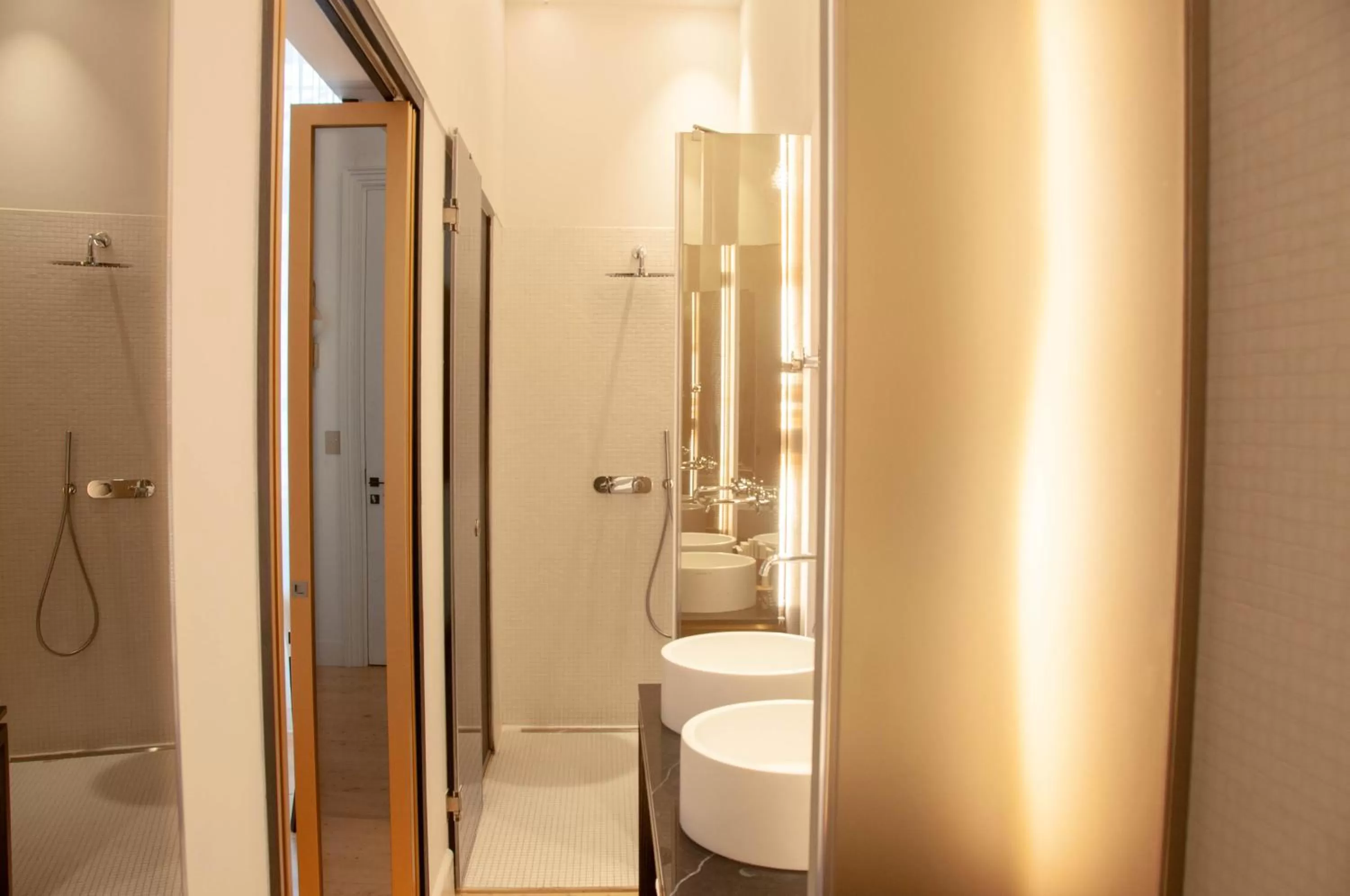 Shower in S Paul City Hotel