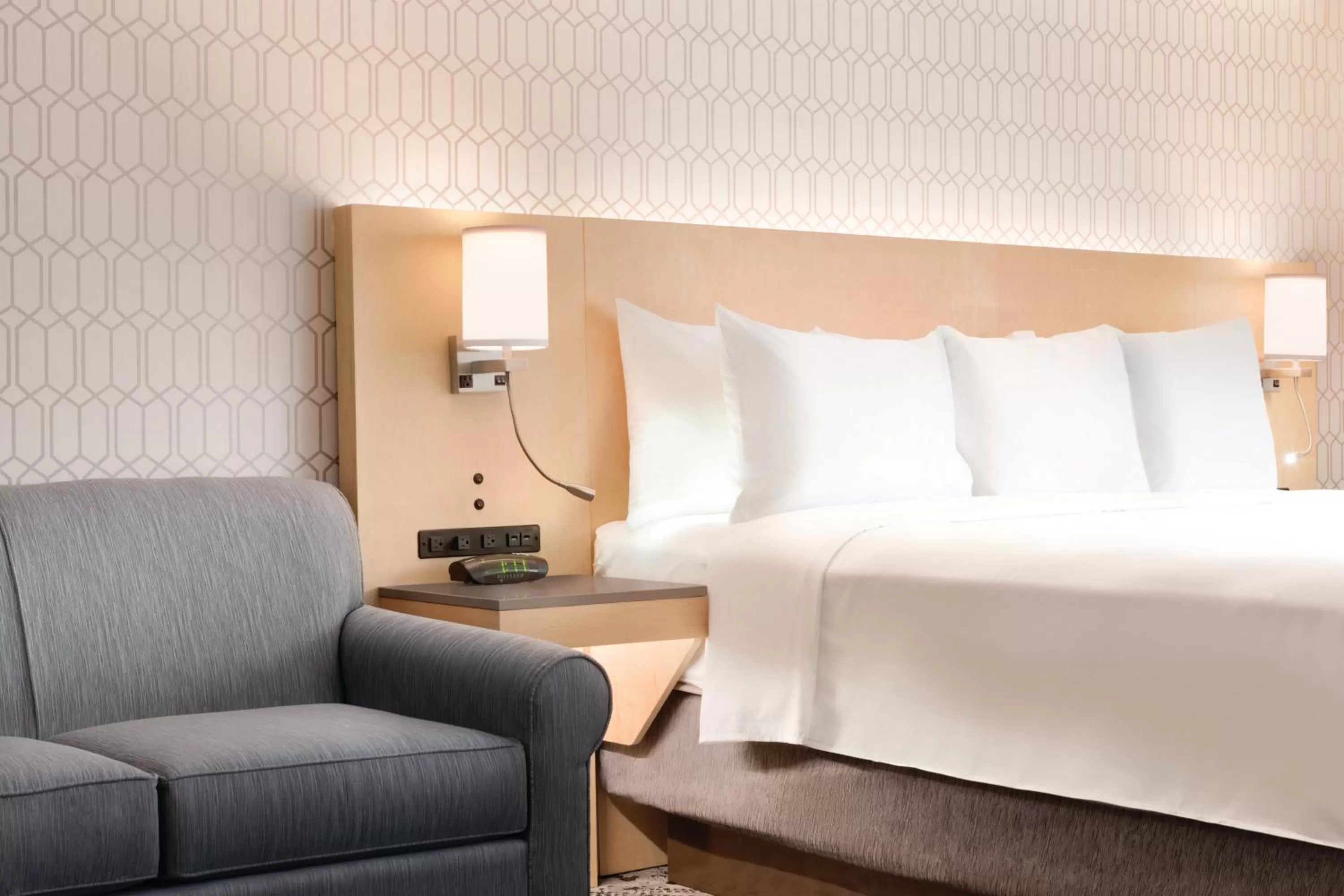 Bedroom, Bed in Radisson Hotel Charlotte Airport