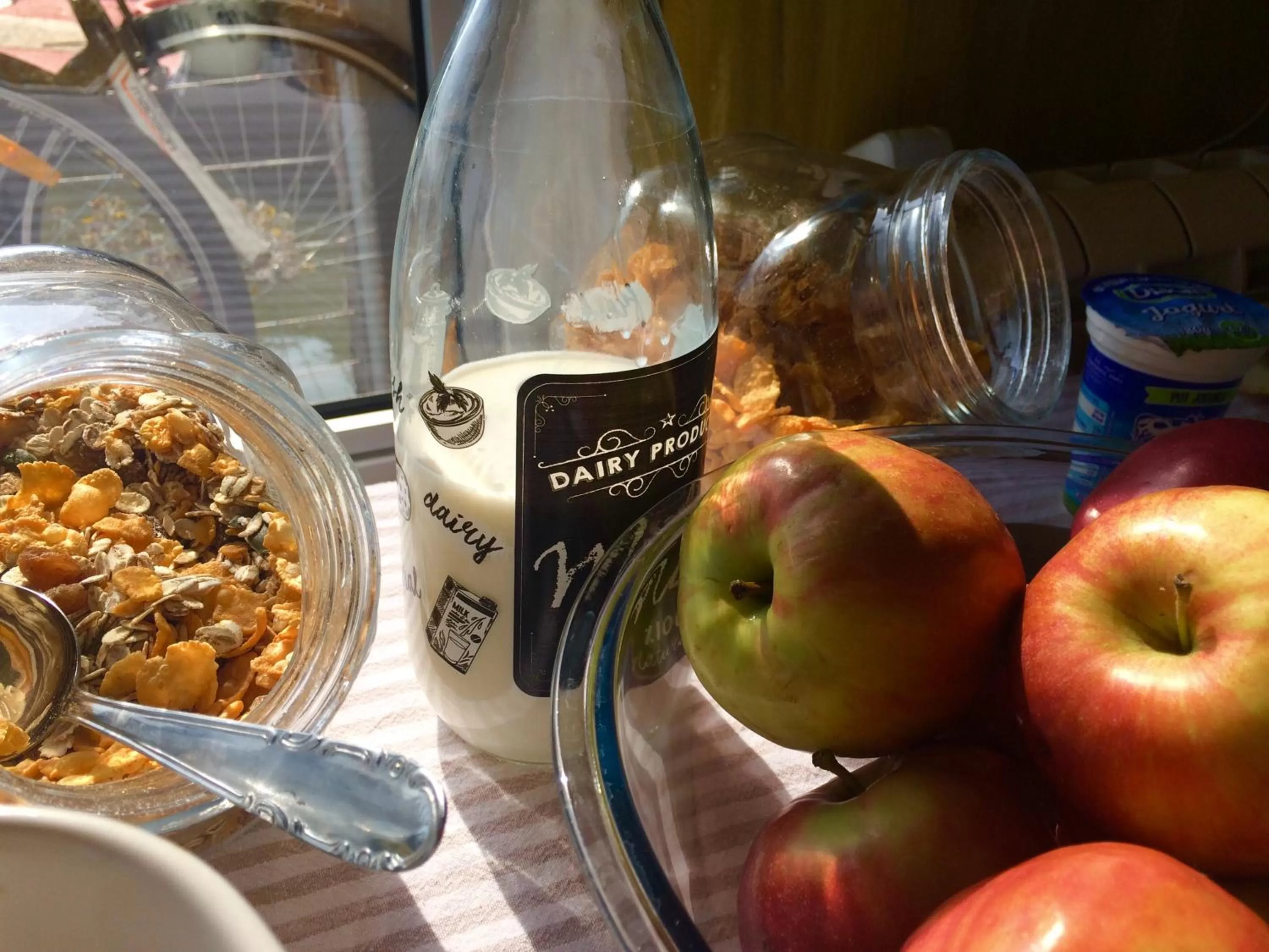 Breakfast in ArkaBarka 2- Floating Dream Rooms and Apartments