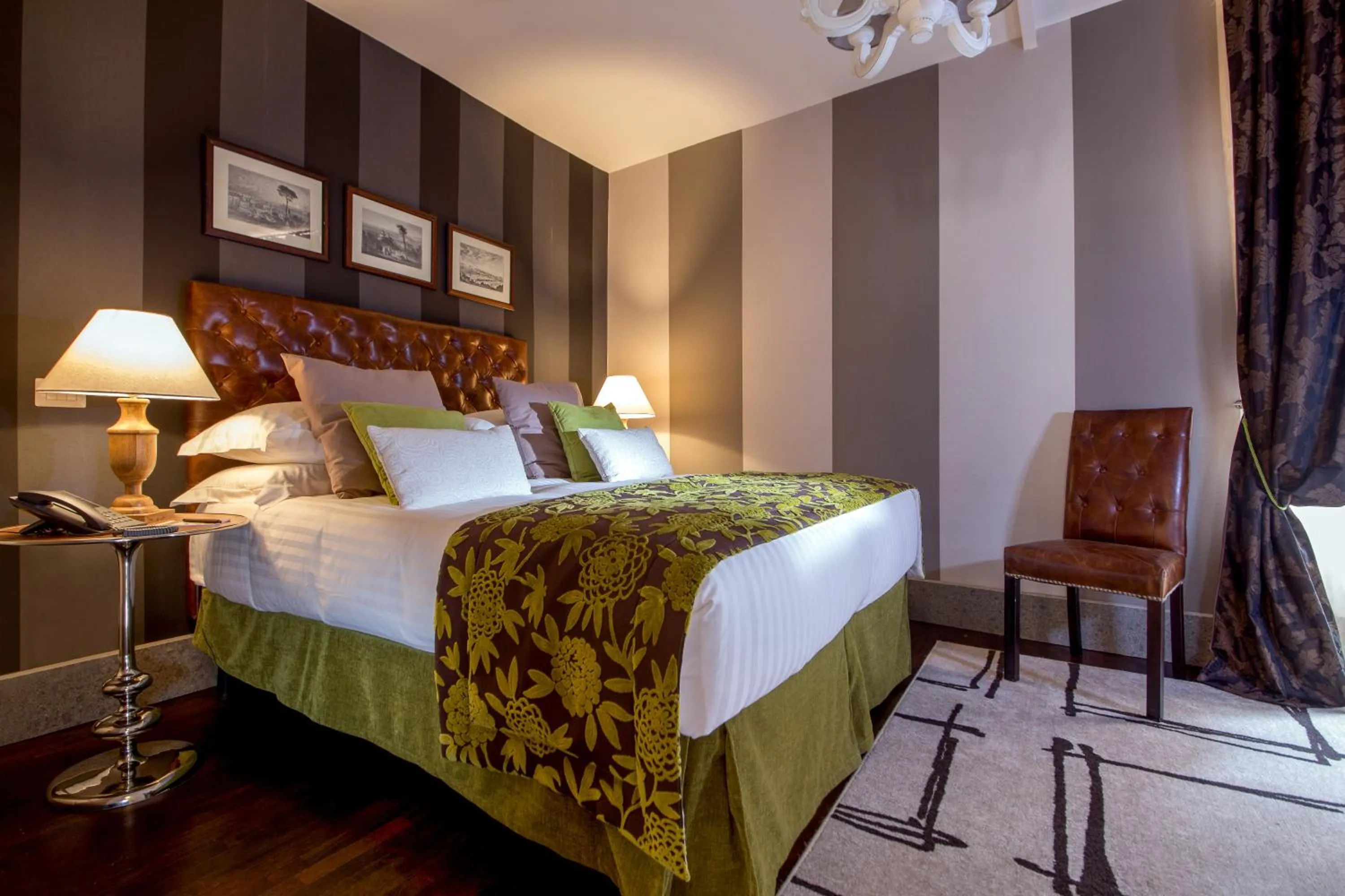 Bedroom, Bed in The Inn at the Roman Forum Luxury Collection - The Inn At The Roman Forum