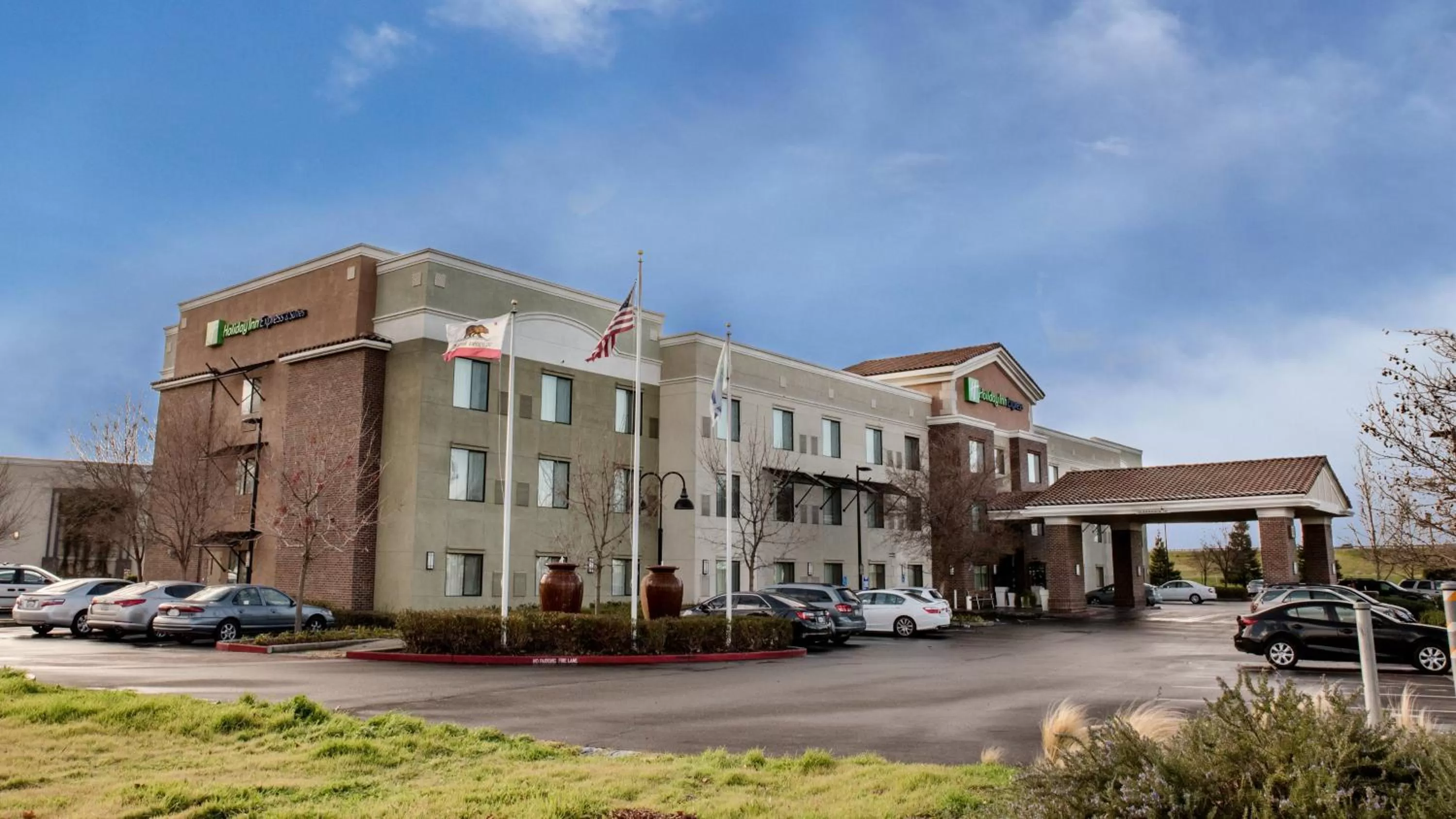 Property Building in Holiday Inn Express Hotel & Suites Lincoln-Roseville Area, an IHG Hotel