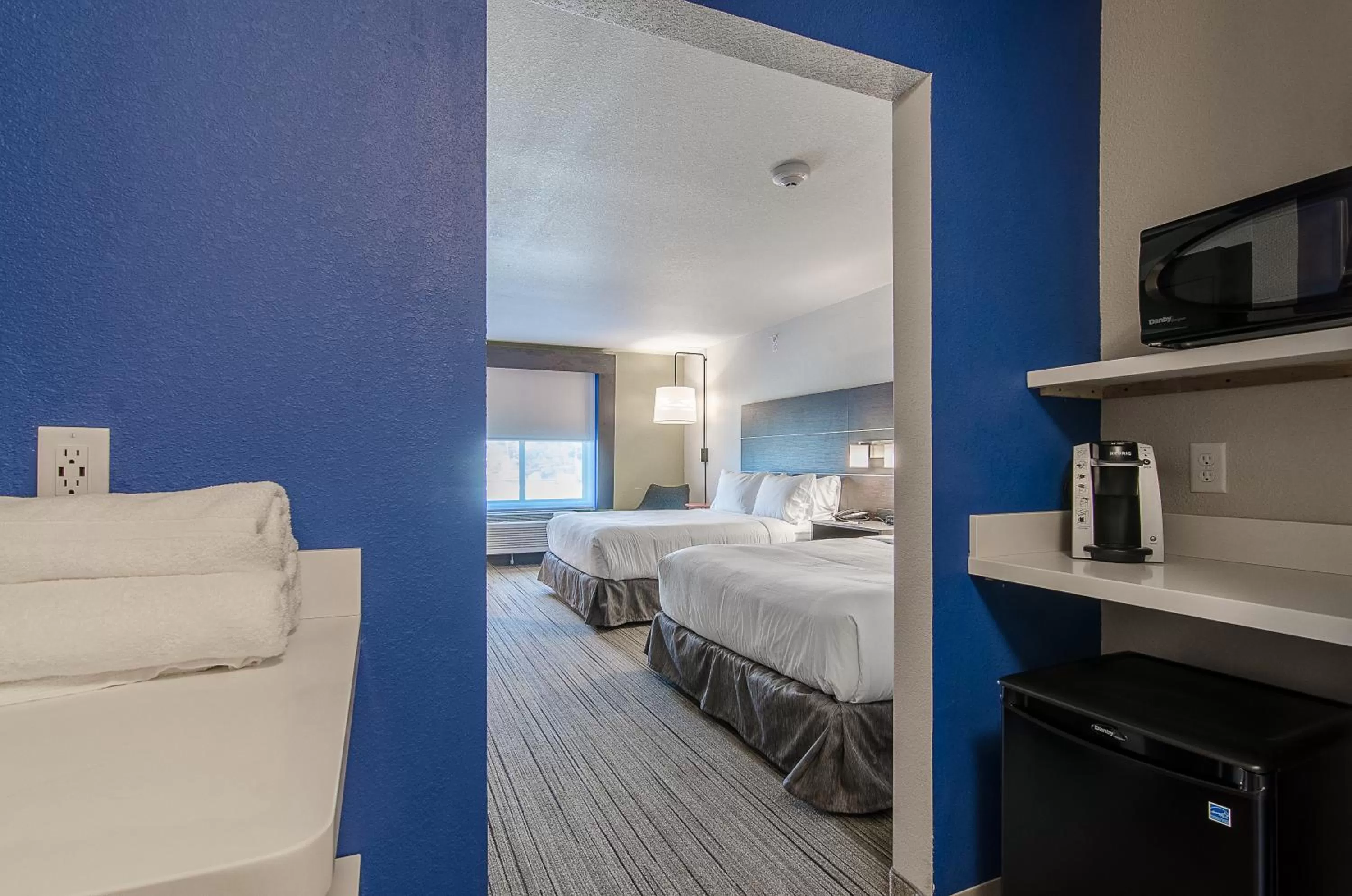 Bed in Holiday Inn Express & Suites - Atchison by IHG