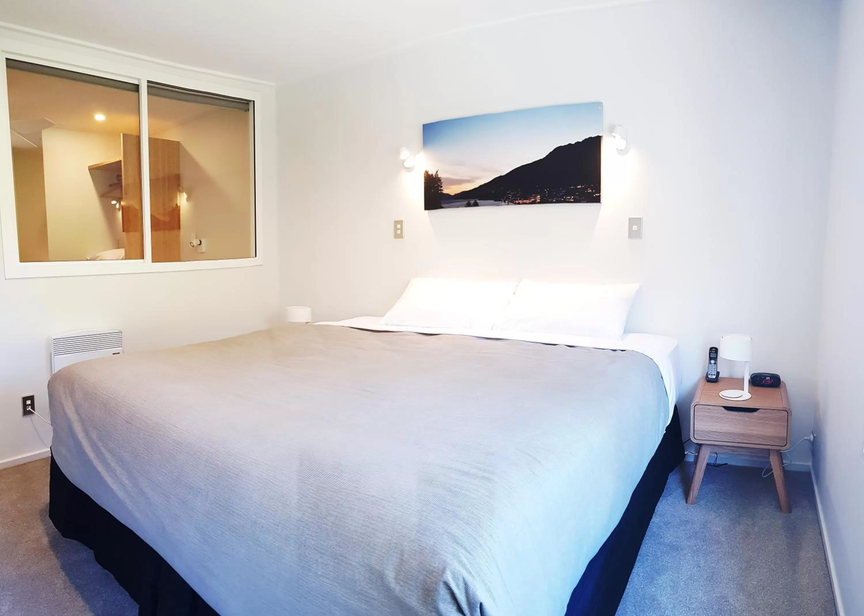 Bedroom, Bed in St James Apartments