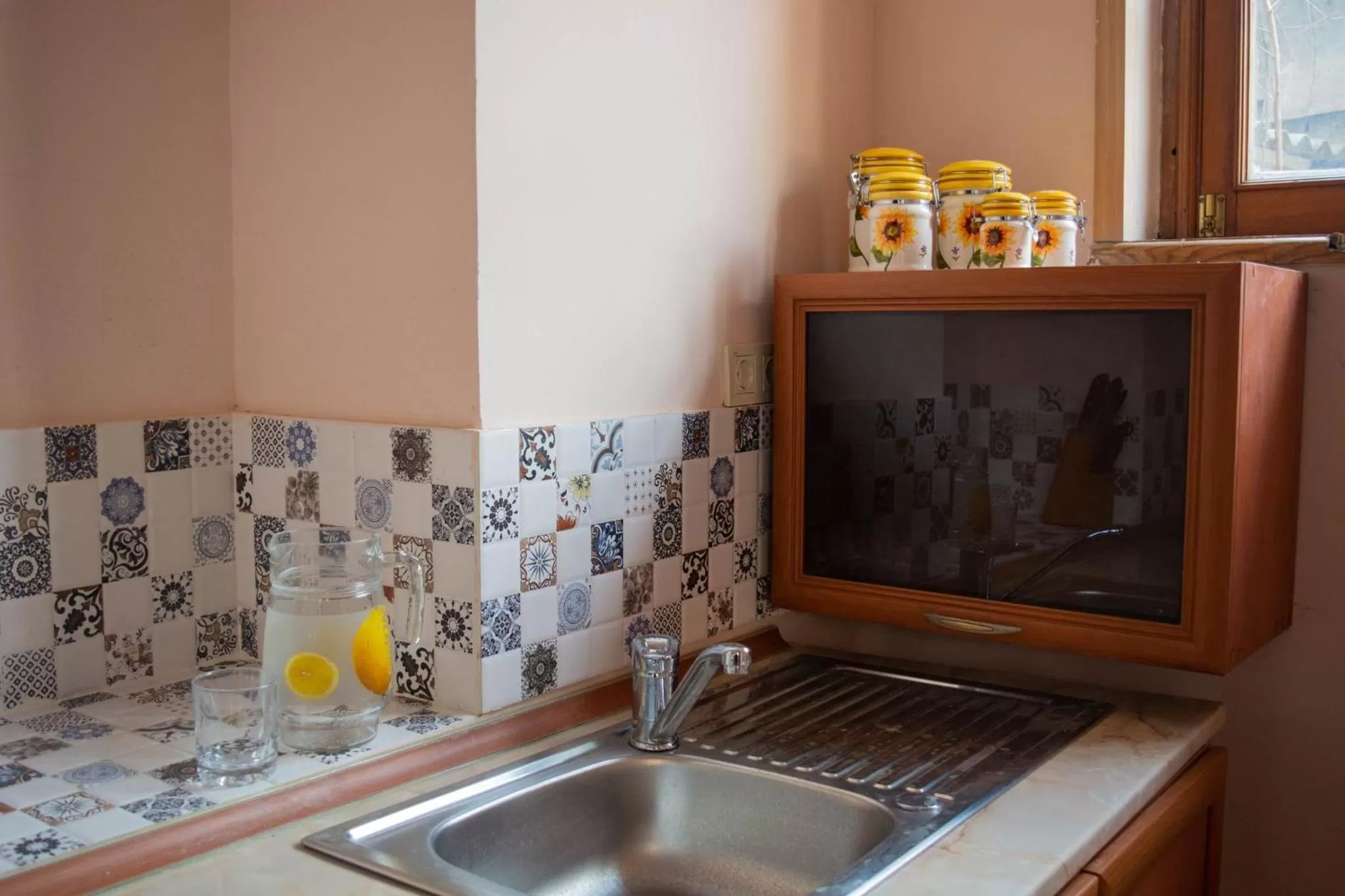 Kitchen or kitchenette, Kitchen/Kitchenette in Sunflower Hotel