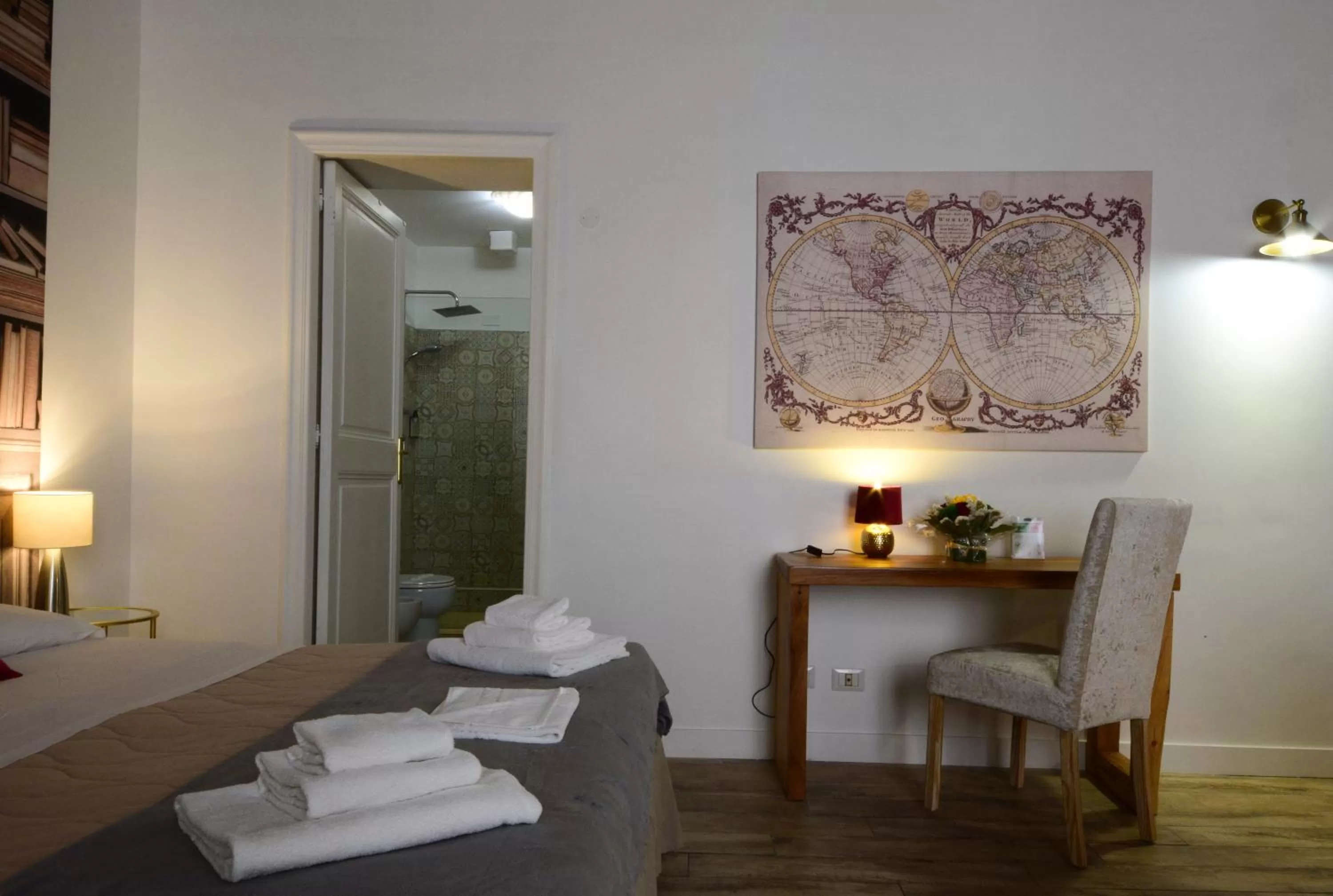 Photo of the whole room, Bed in Spagna Ave