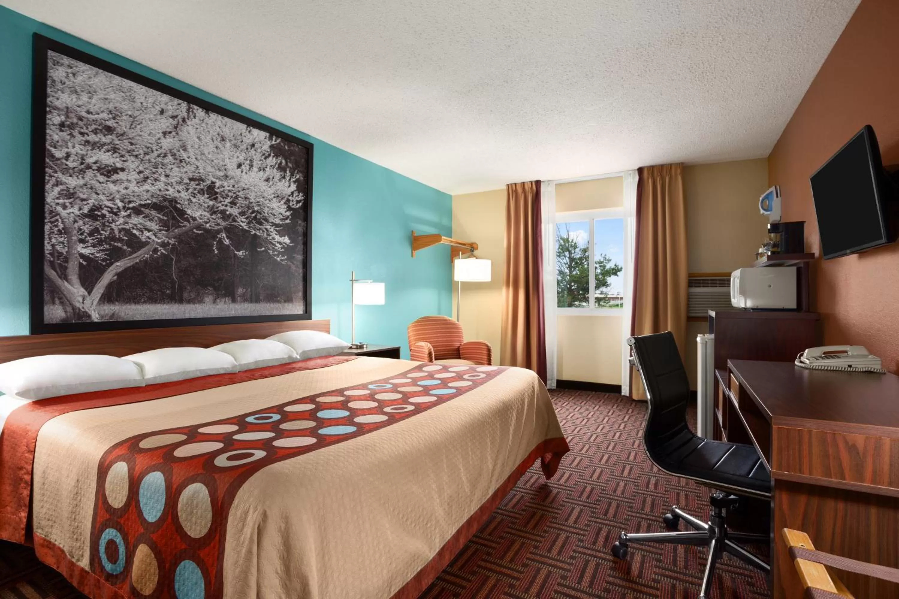 Day, Bed in Super 8 by Wyndham Marion