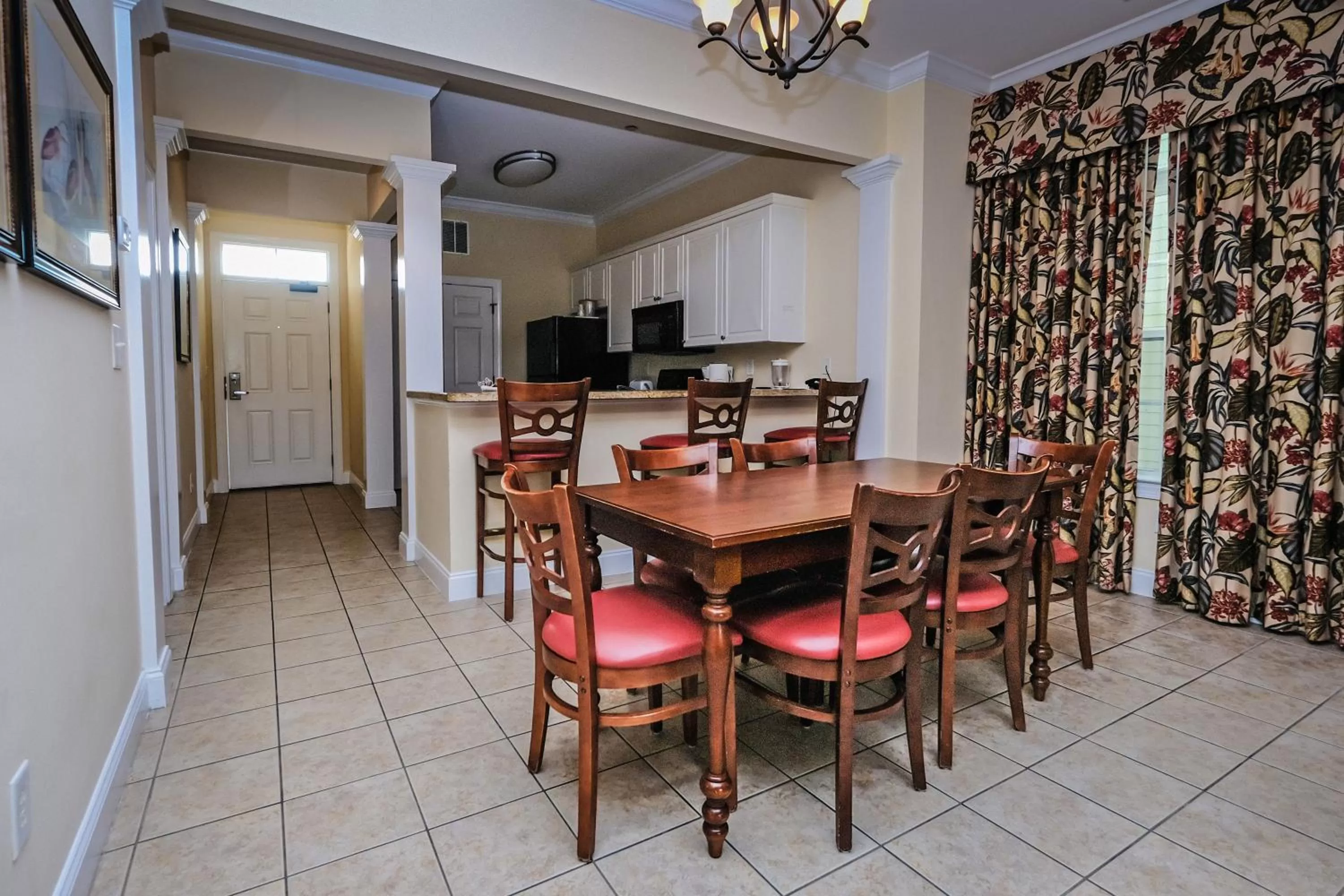 Dining area in Litchfield Beach & Golf Resort