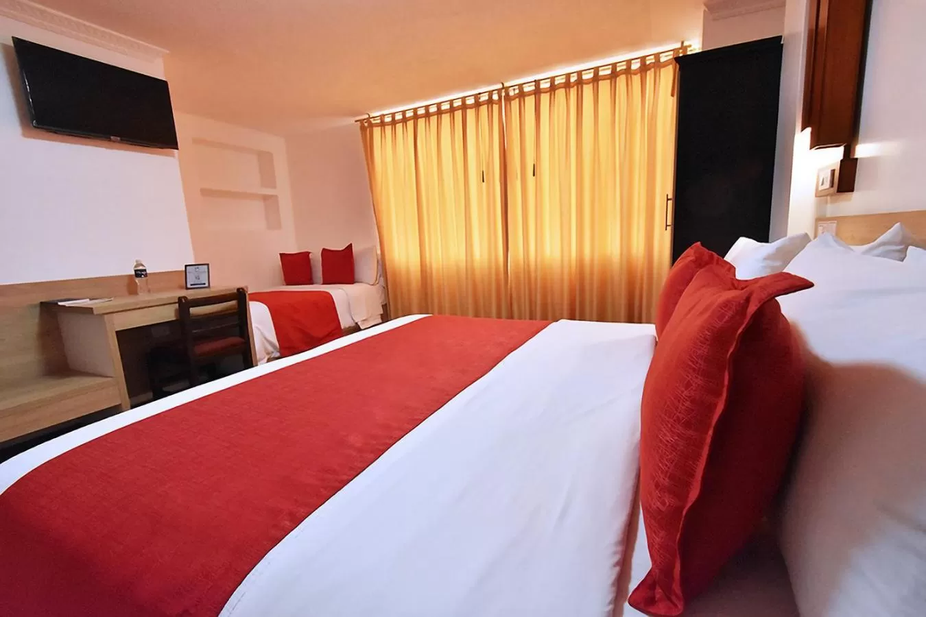 Bed in Hotel Plaza Victoria