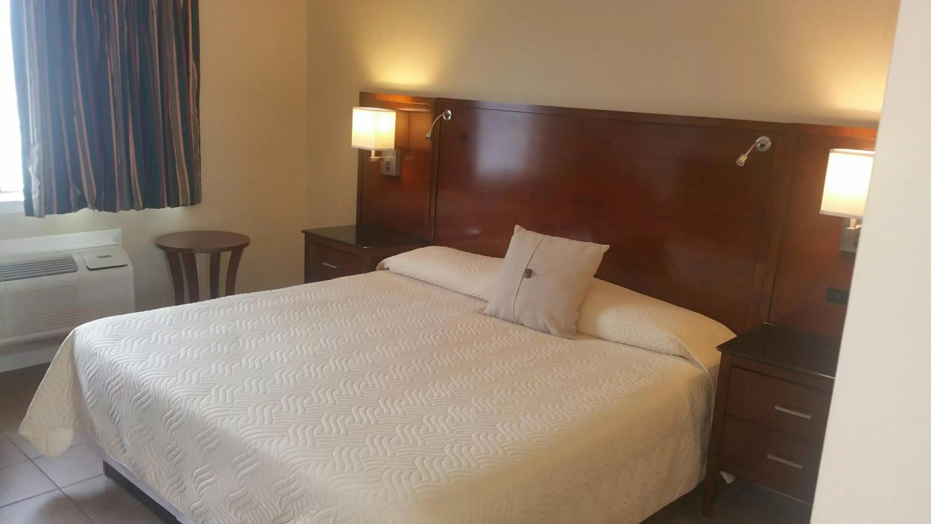 King Room in Sand Pebble Motor Lodge