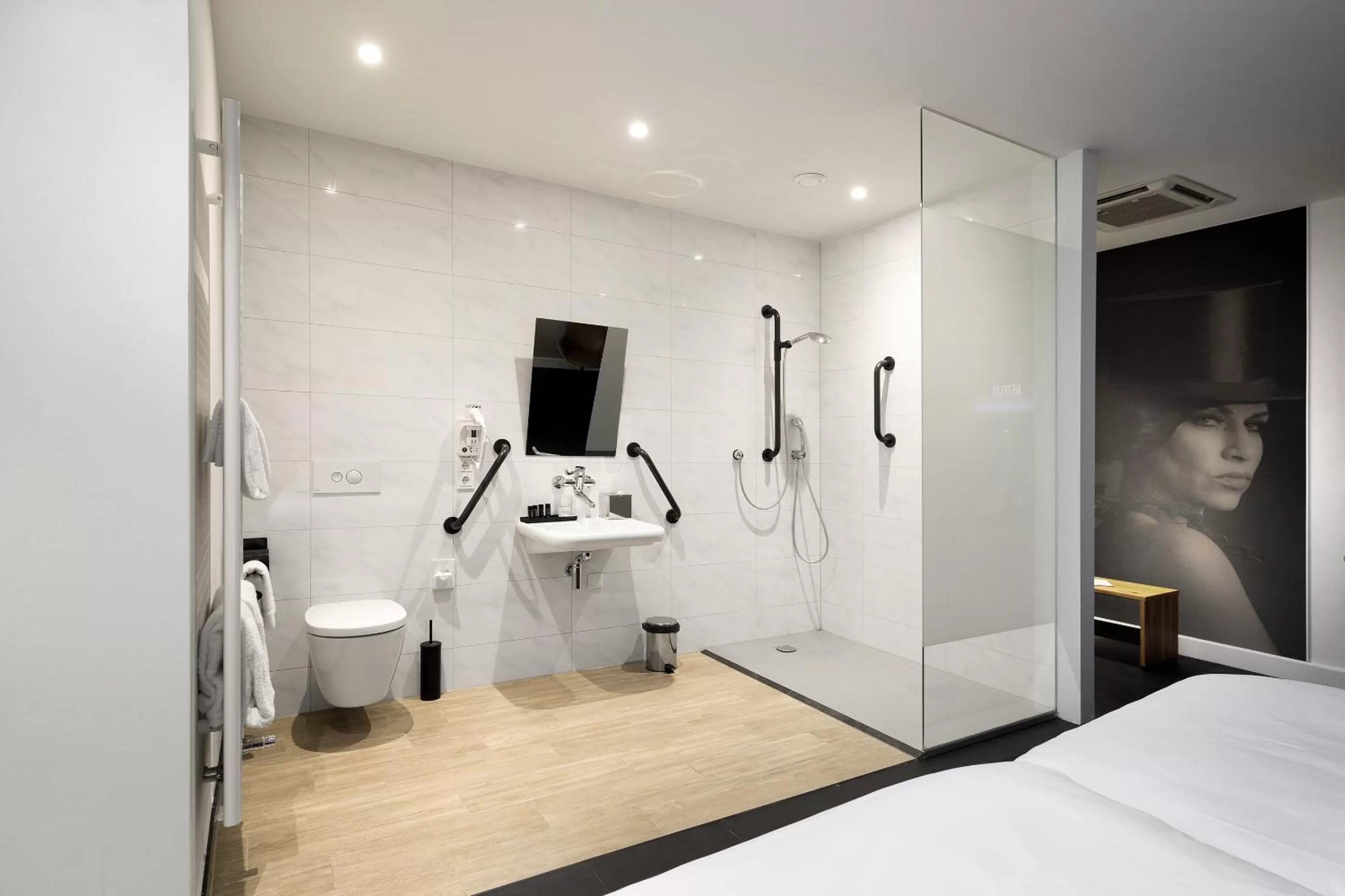 Toilet, Bed in Theaterhotel Venlo