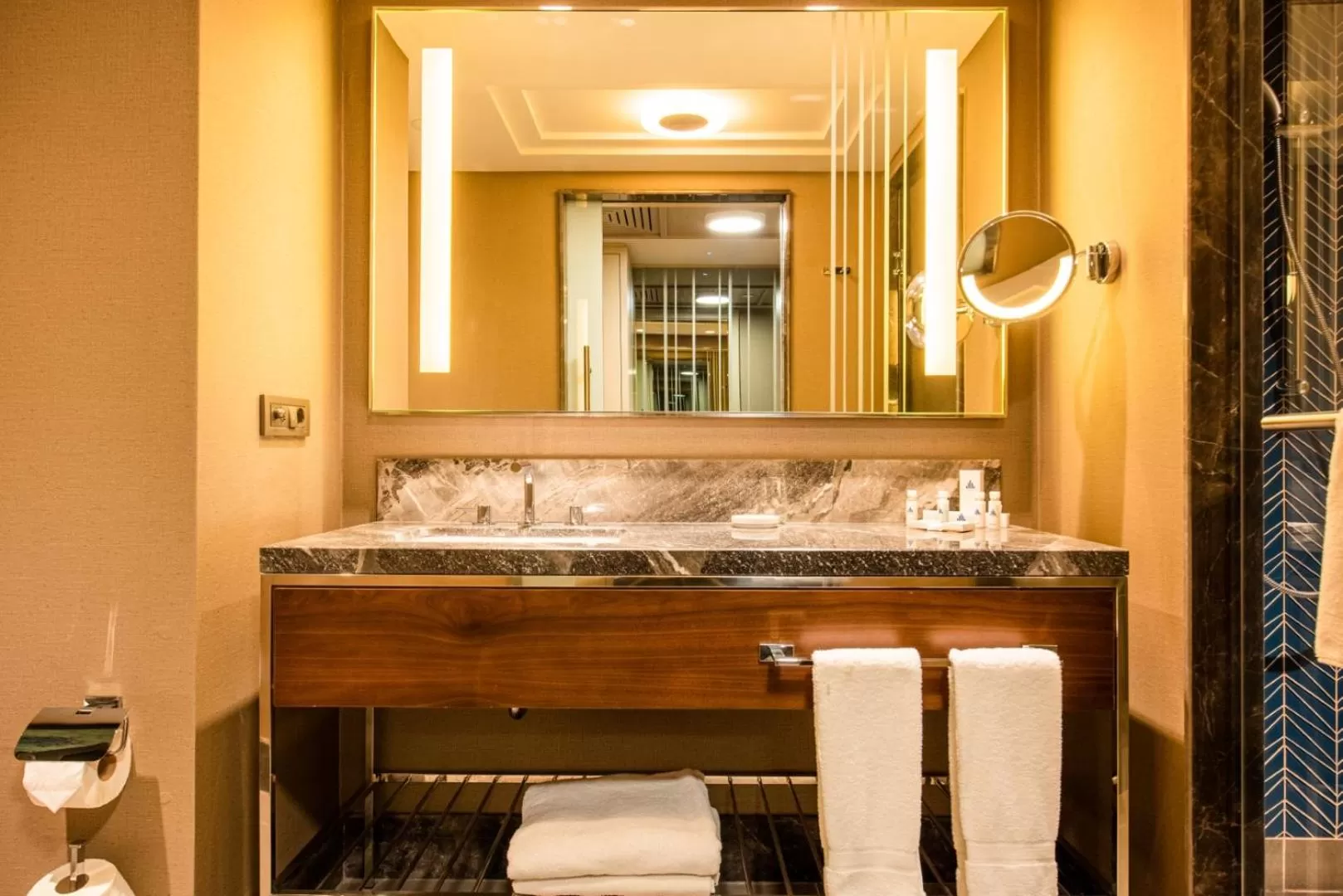 Shower in AZIMUT Grand Hotel Tashkent