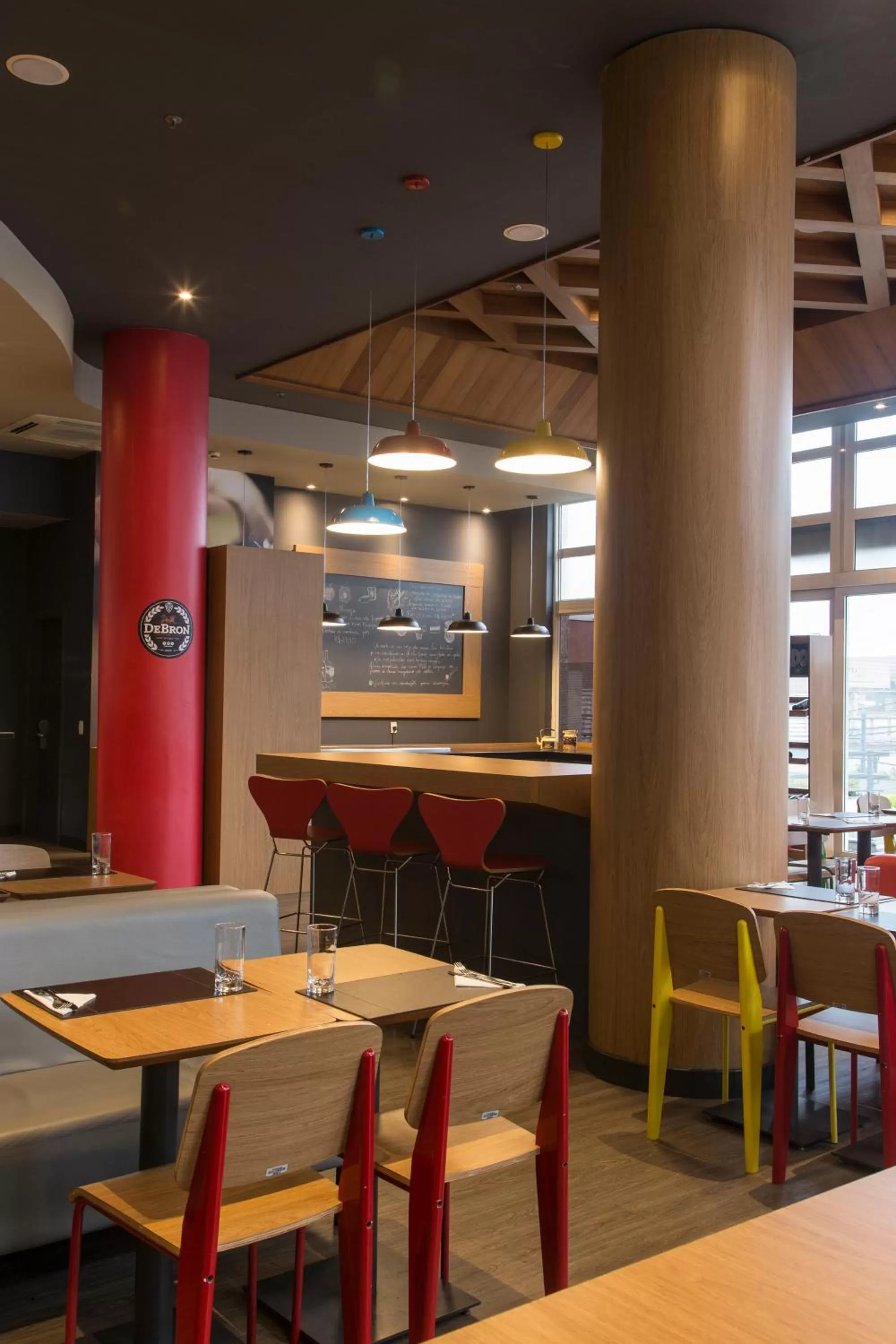 Restaurant/places to eat in ibis Tambore