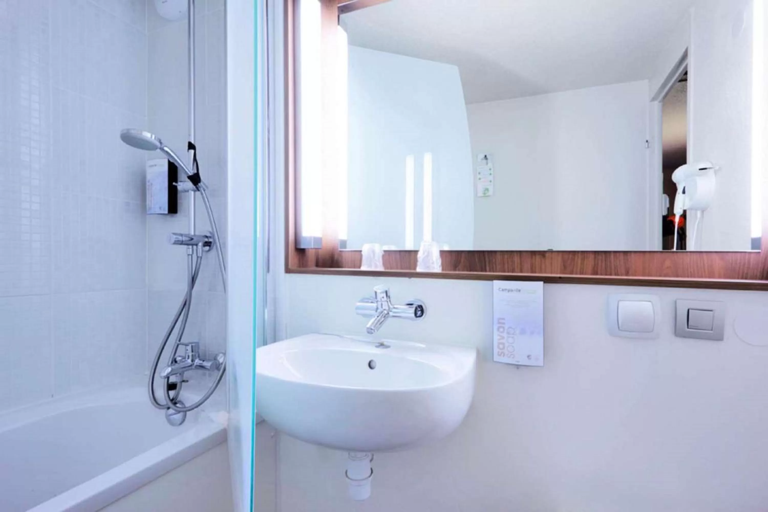 Bath in Campanile Pont-à-Mousson