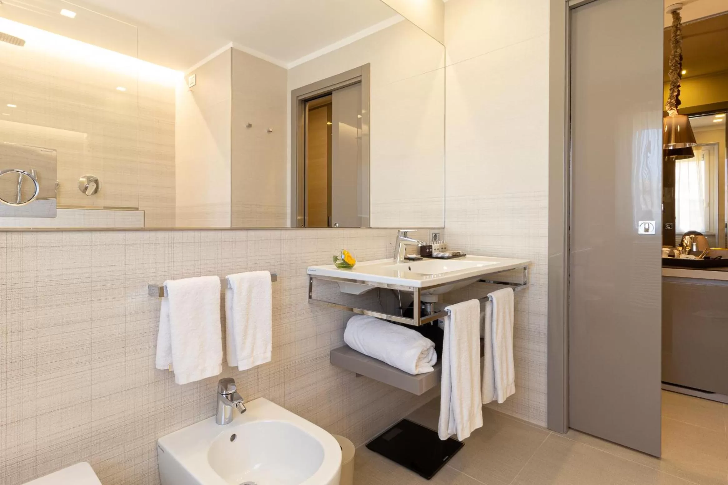 Bathroom in Harry's Bar Trevi Hotel & Restaurant