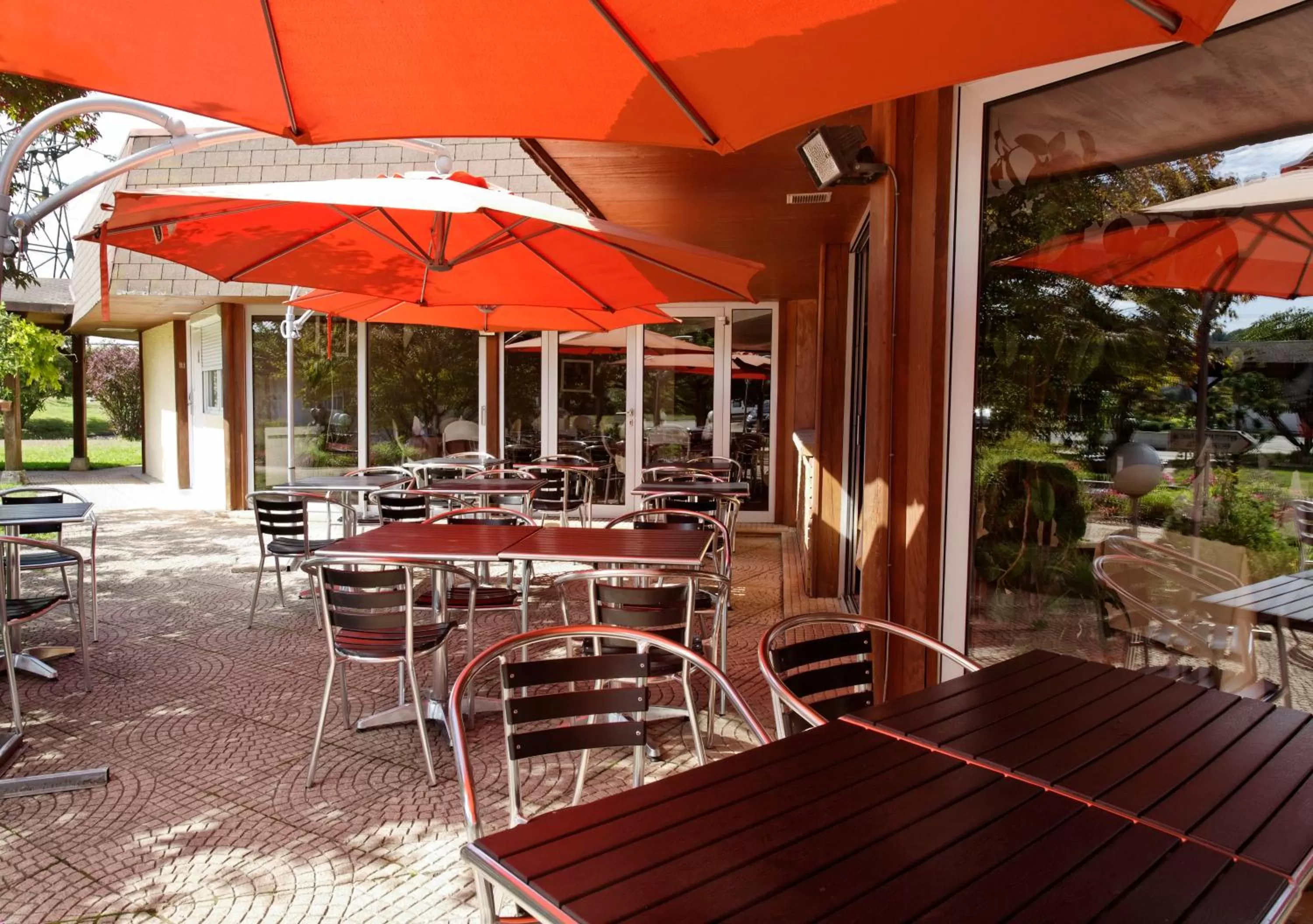 Patio in Charme Hôtel, Montbéliard Sud