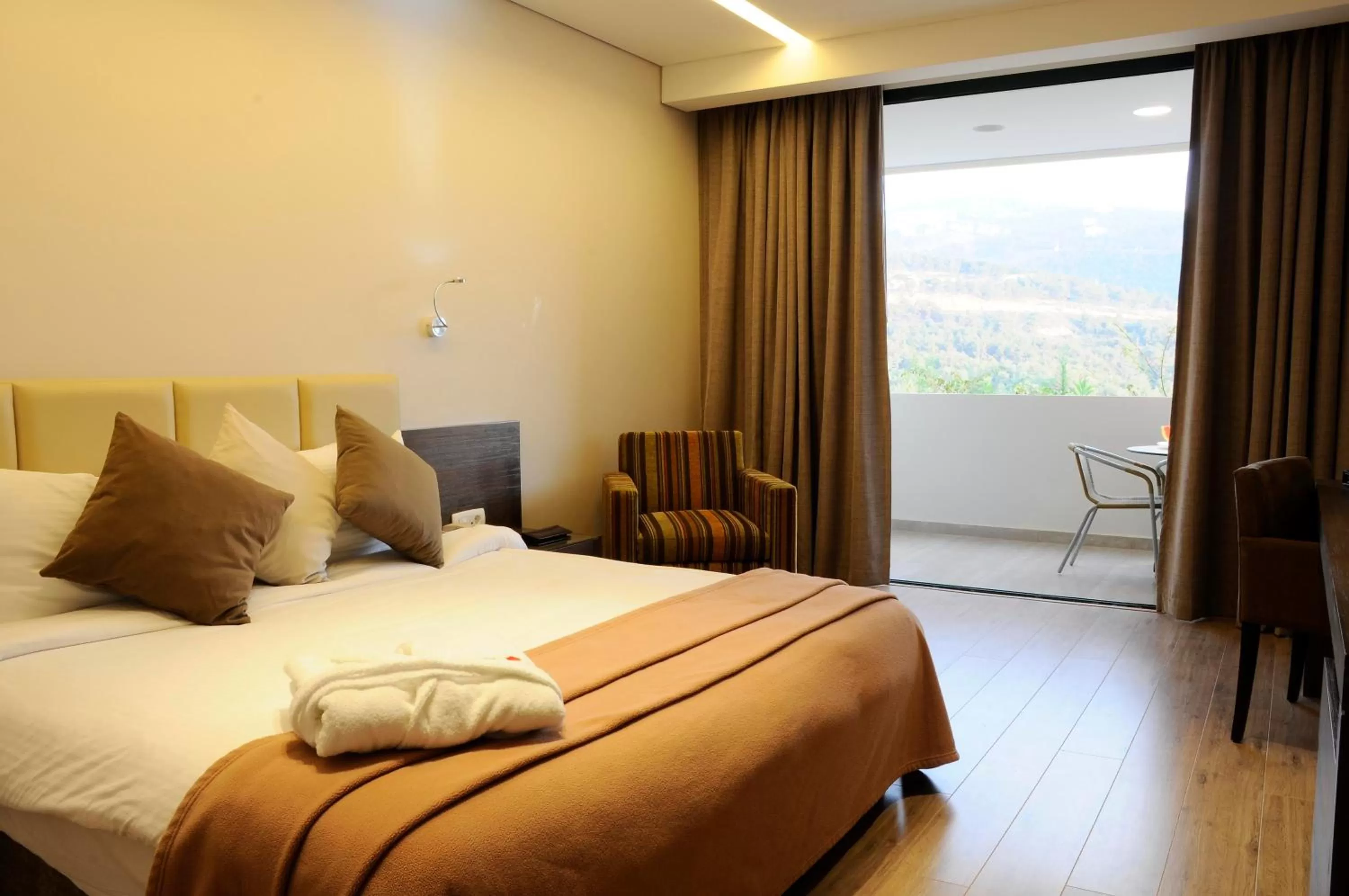 Bedroom, Bed in Country Lodge Hotel & Resort Beirut