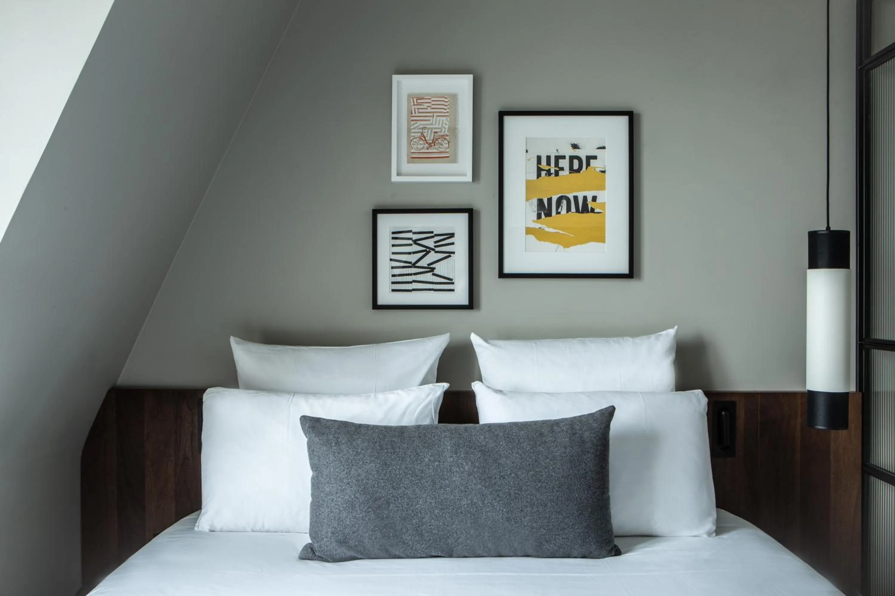 Bed in Hotel Flanelles Paris