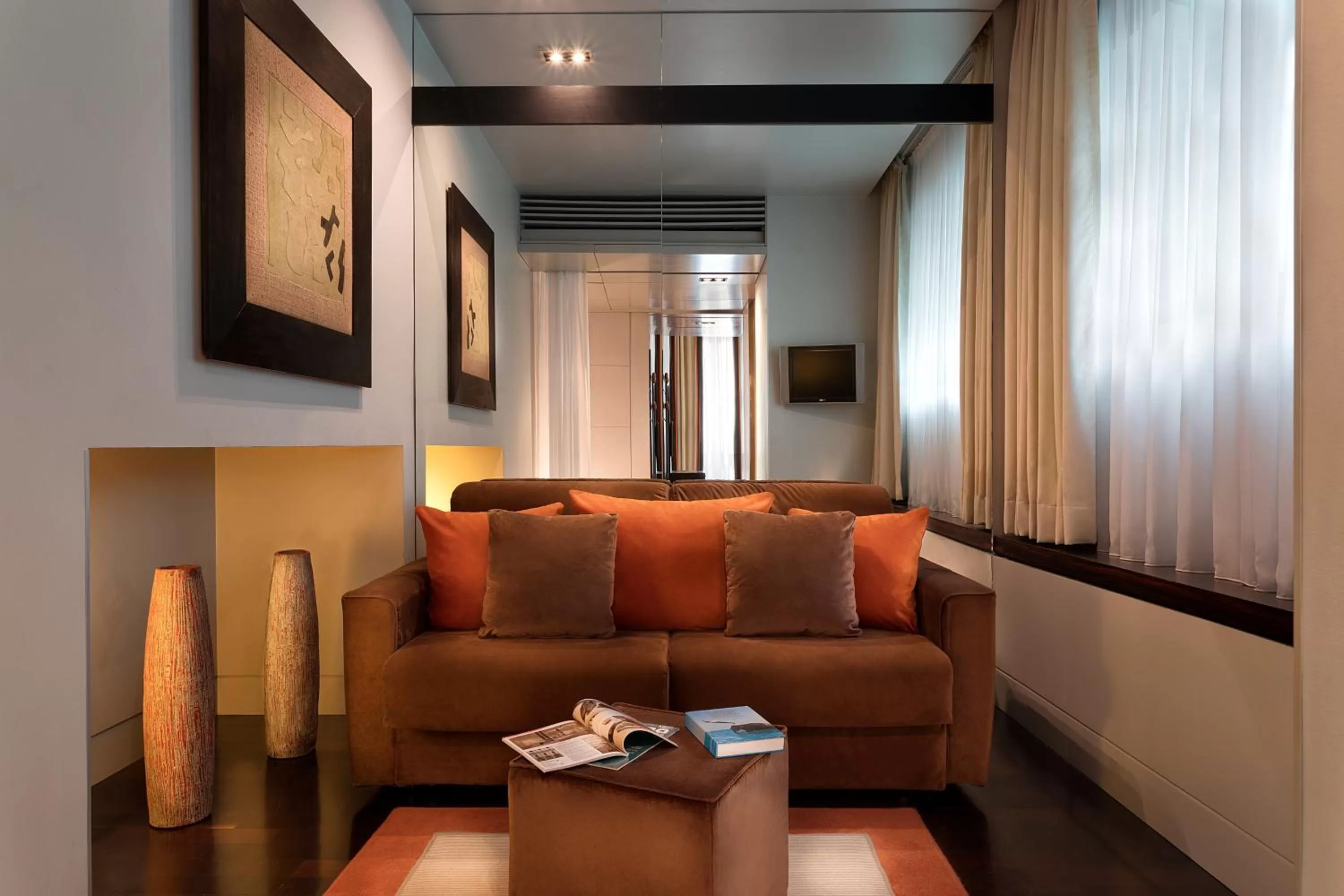 Living room in Sina The Gray