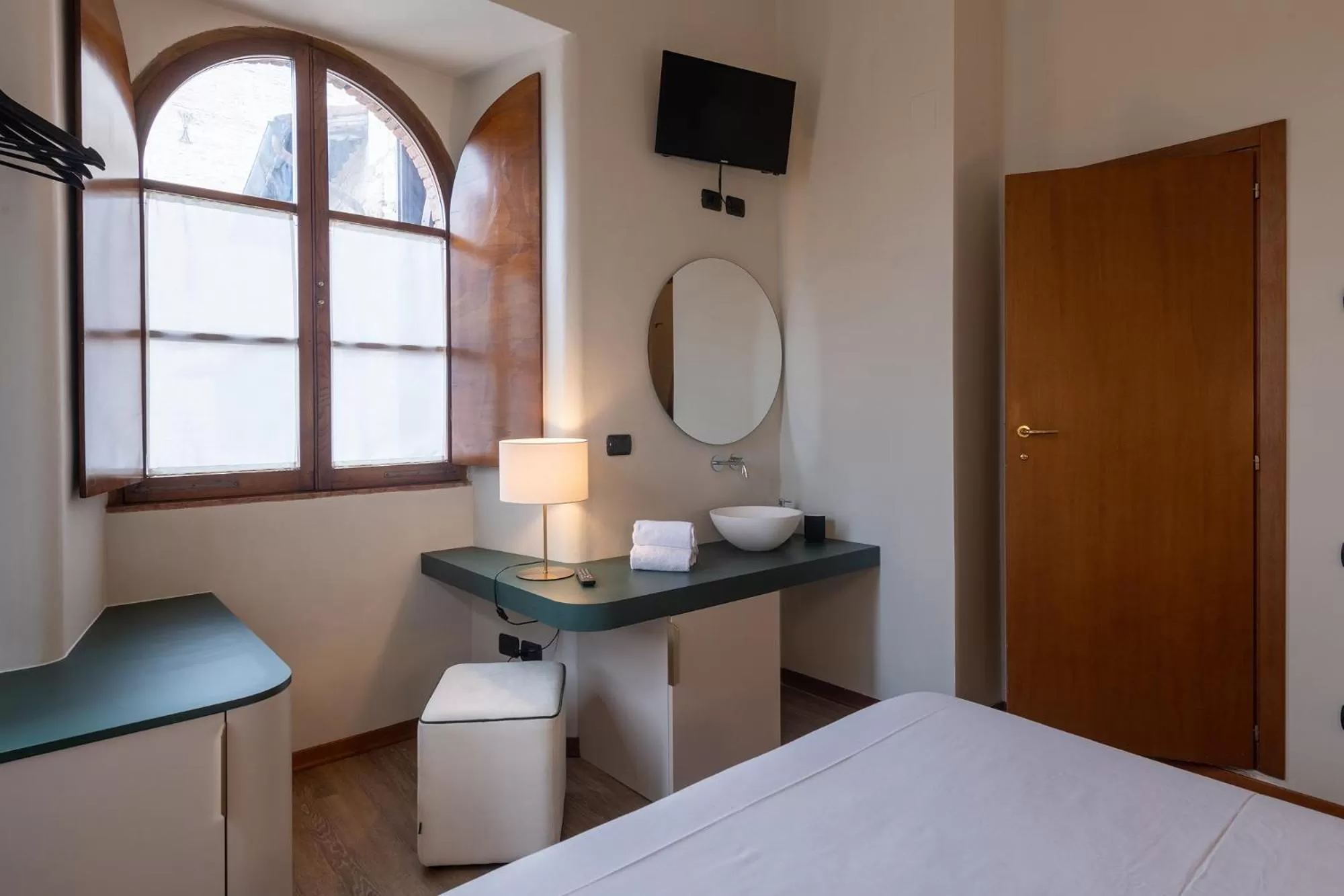 View (from property/room), Bed in Hotel Gattapone