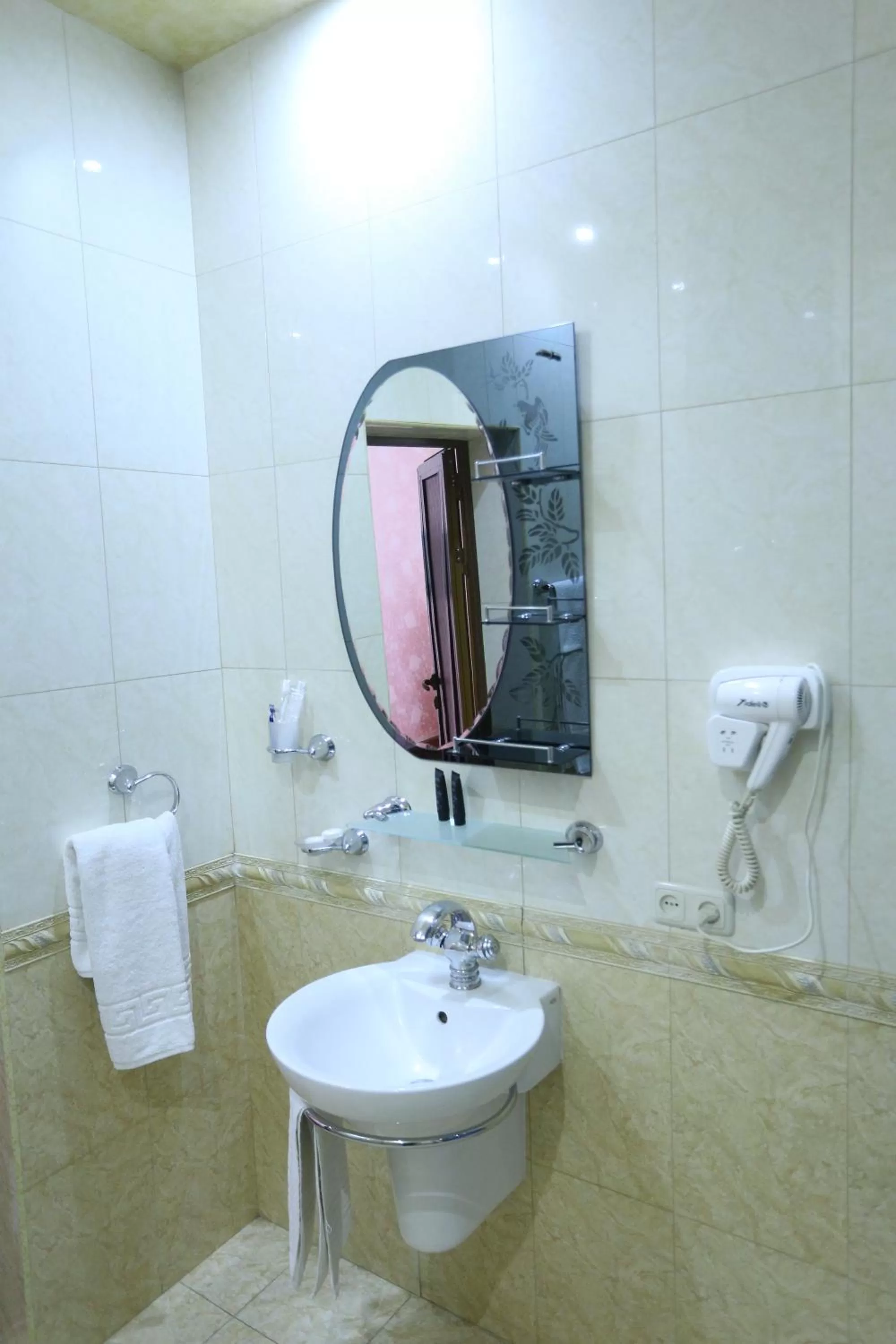 Bathroom in Vanatur Hotel