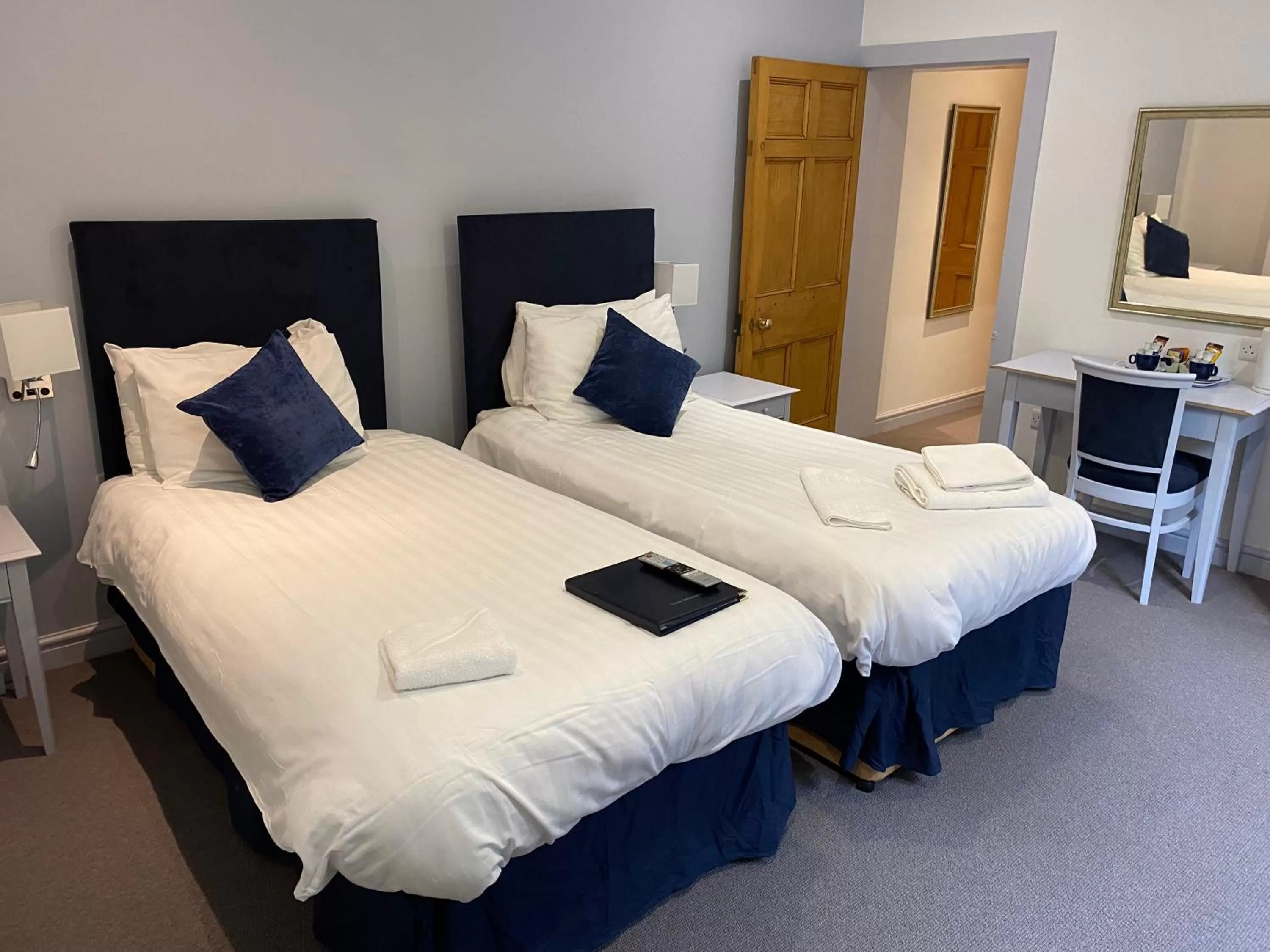 Bed in Grapes Hotel, Bar & Restaurant Snowdonia Nr Zip World