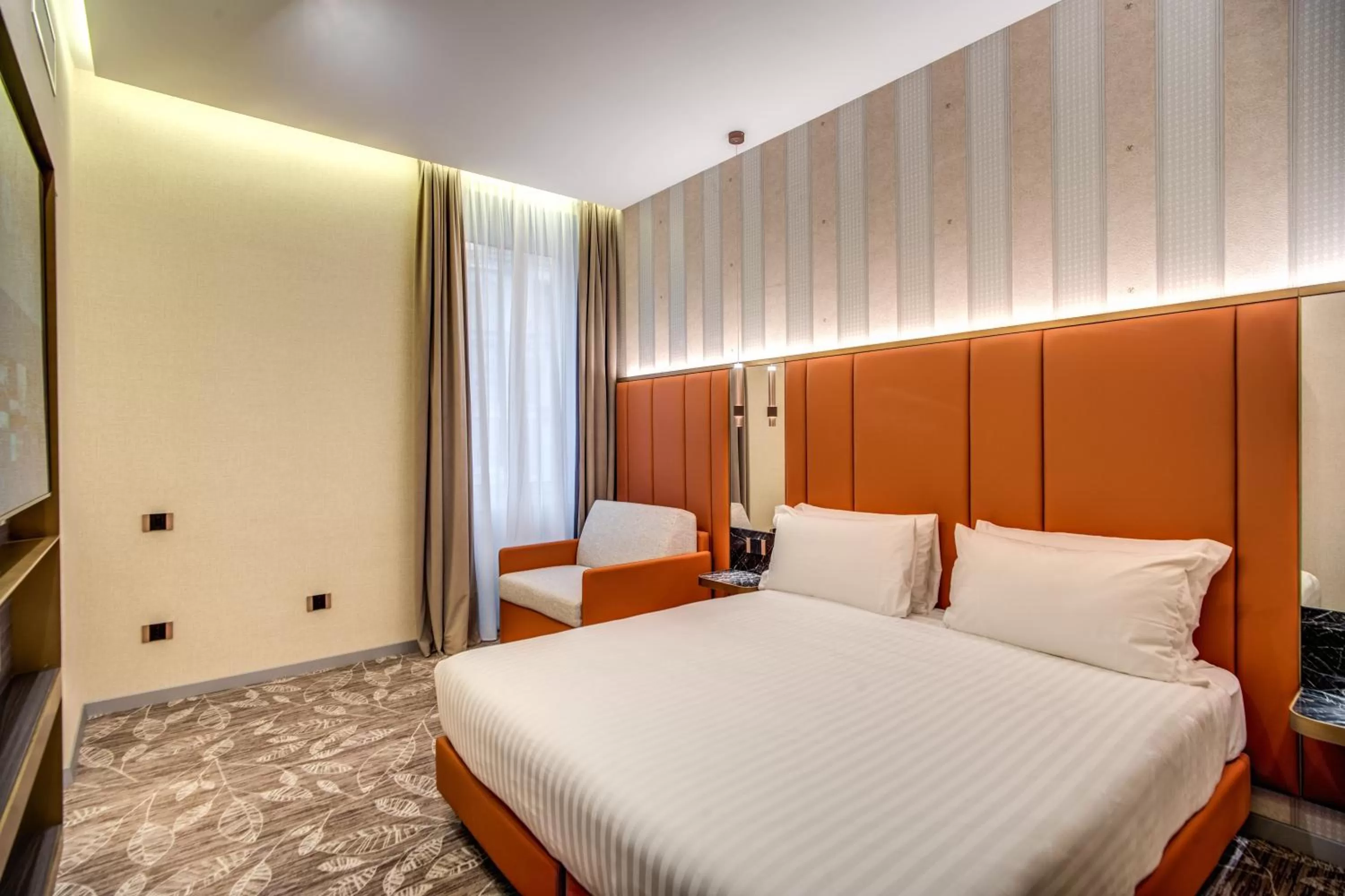 Bedroom, Bed in CC Palace Hotel