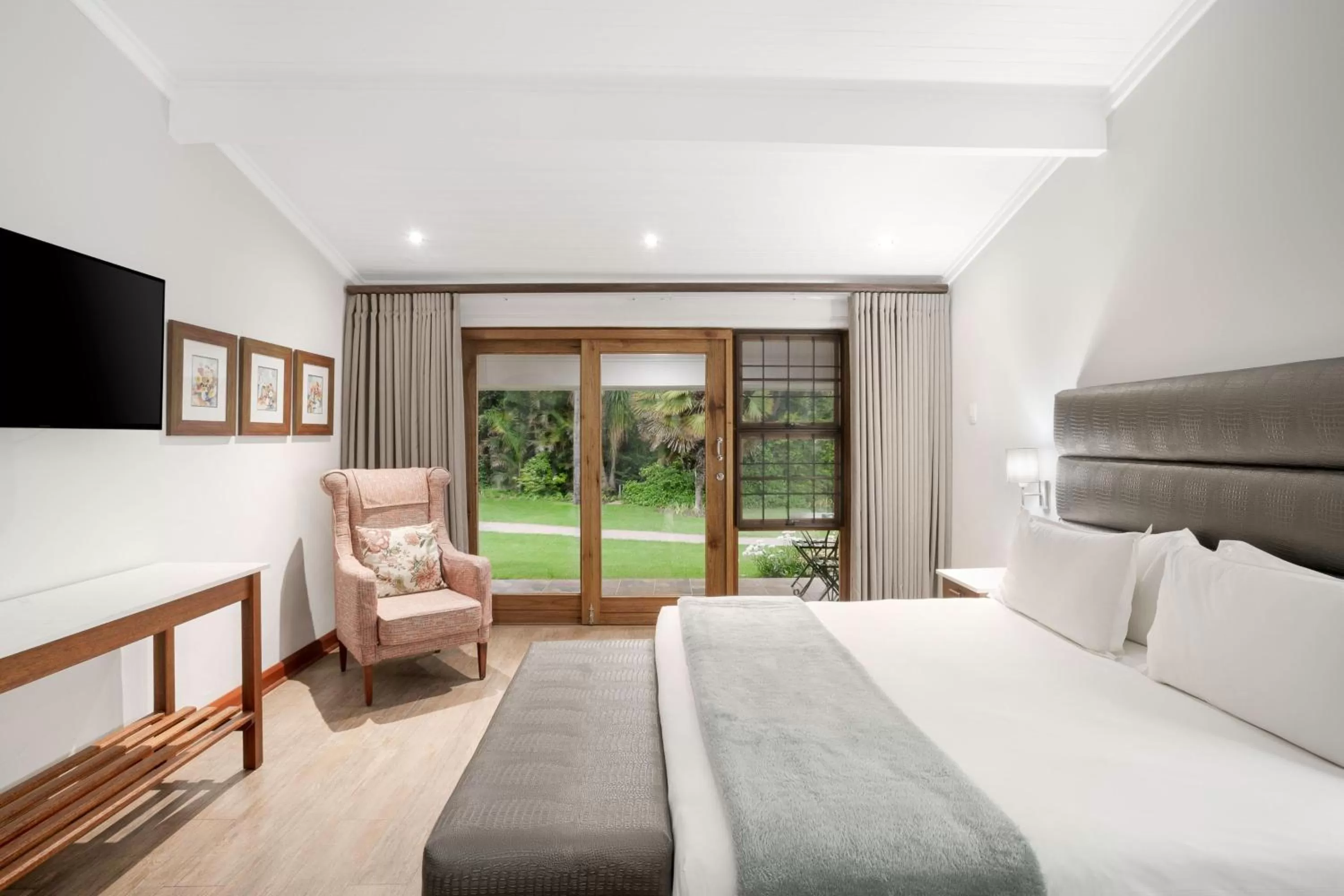 Photo of the whole room, Bed in Protea Hotel by Marriott Polokwane Ranch Resort