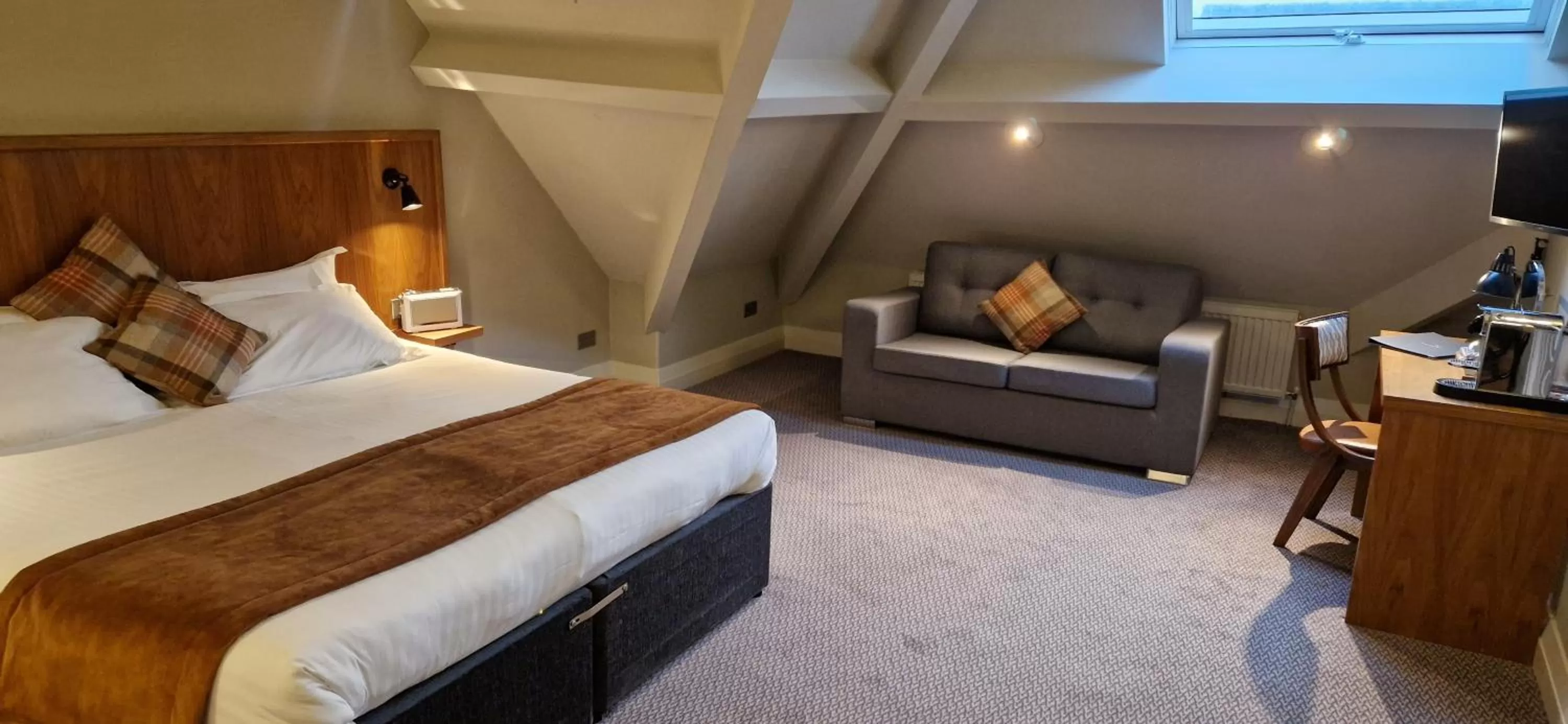 Bed in The Cross-Keys Hotel