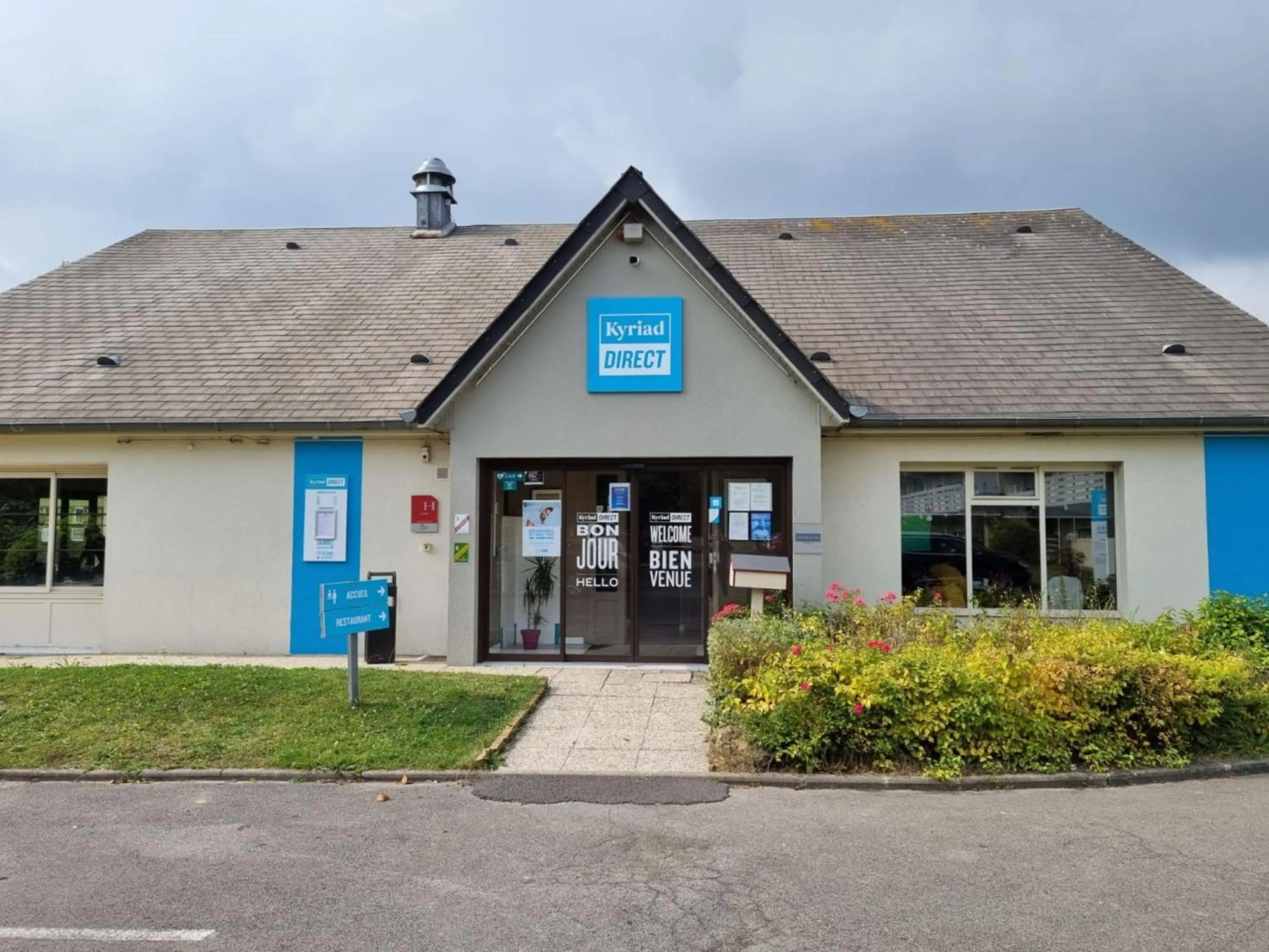 Facade/entrance, Property Building in Campanile Laon