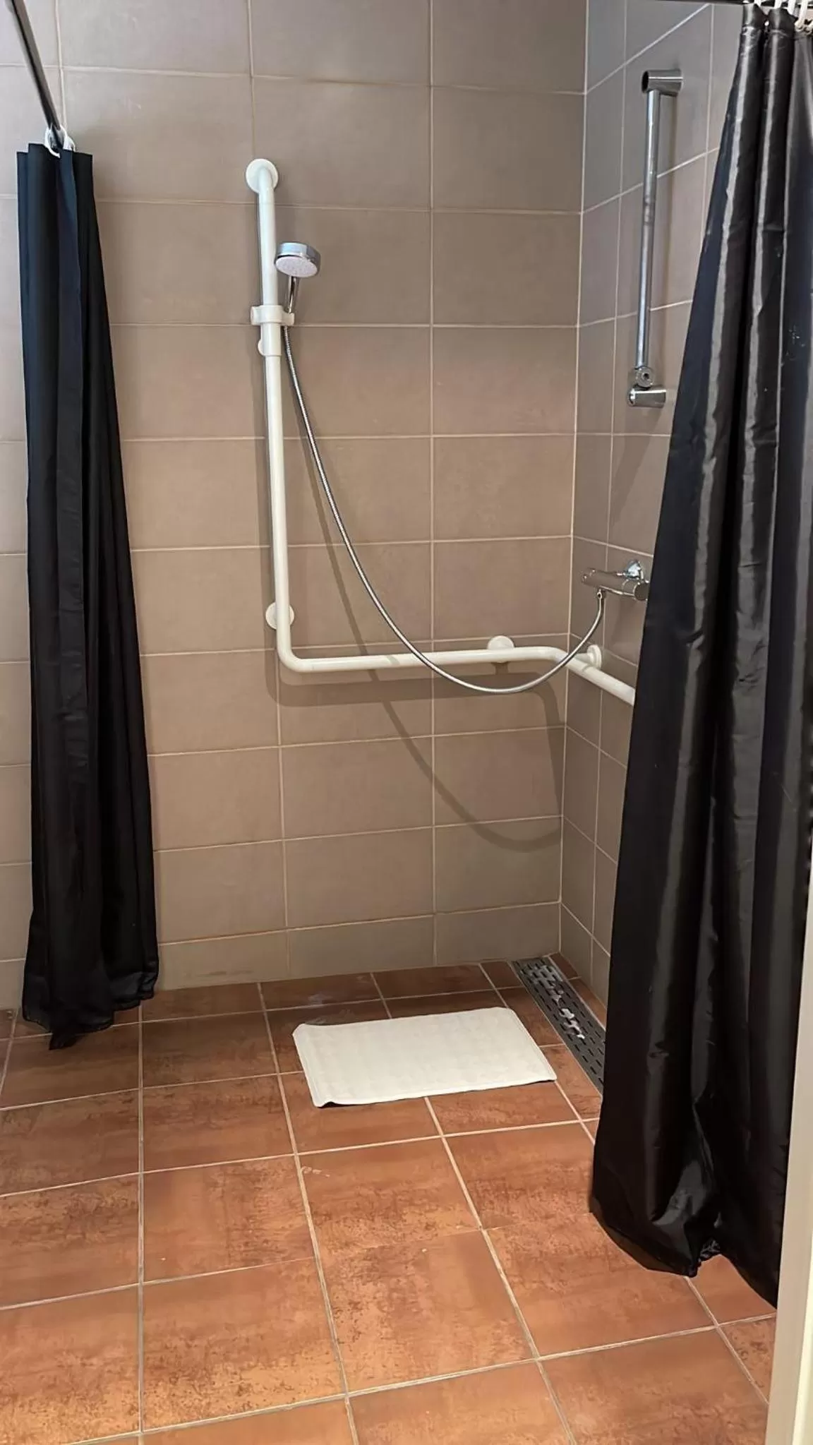 Shower in Hotel de Boskar Houthalen