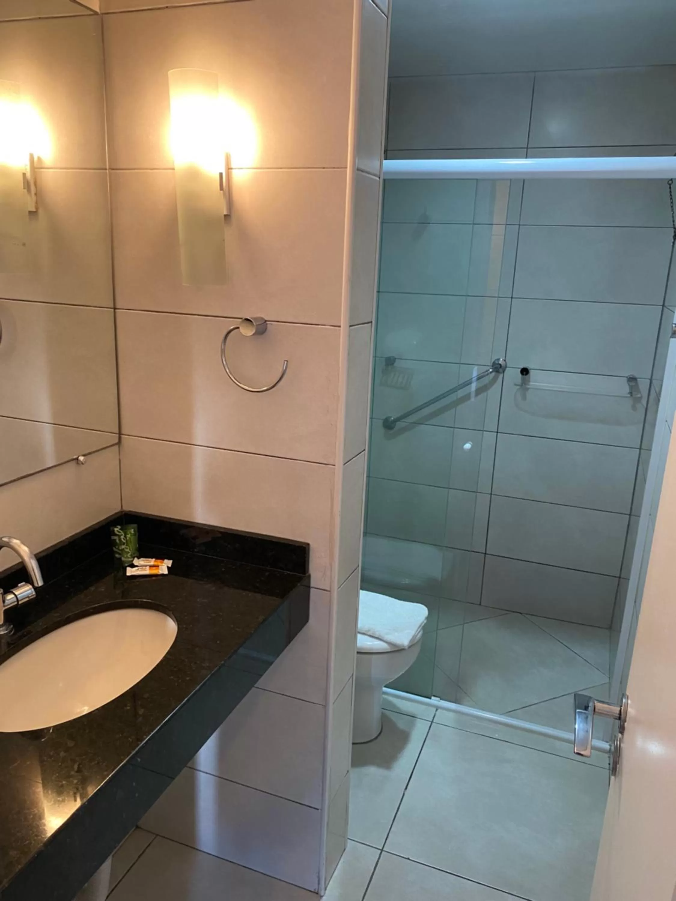 Bathroom in Hotel Sol By MRHotelaria