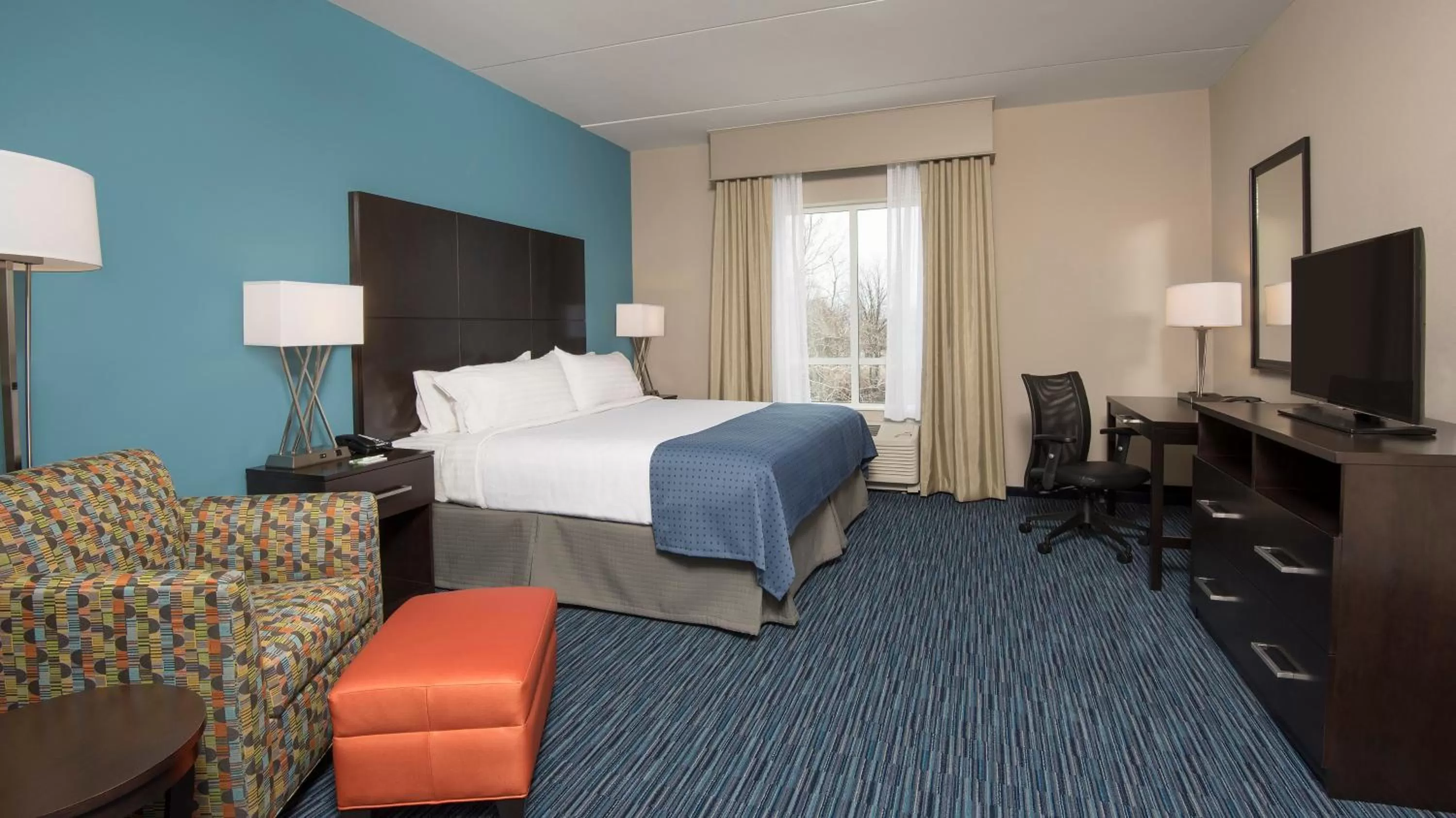Photo of the whole room, Bed in Holiday Inn Indianapolis Airport by IHG