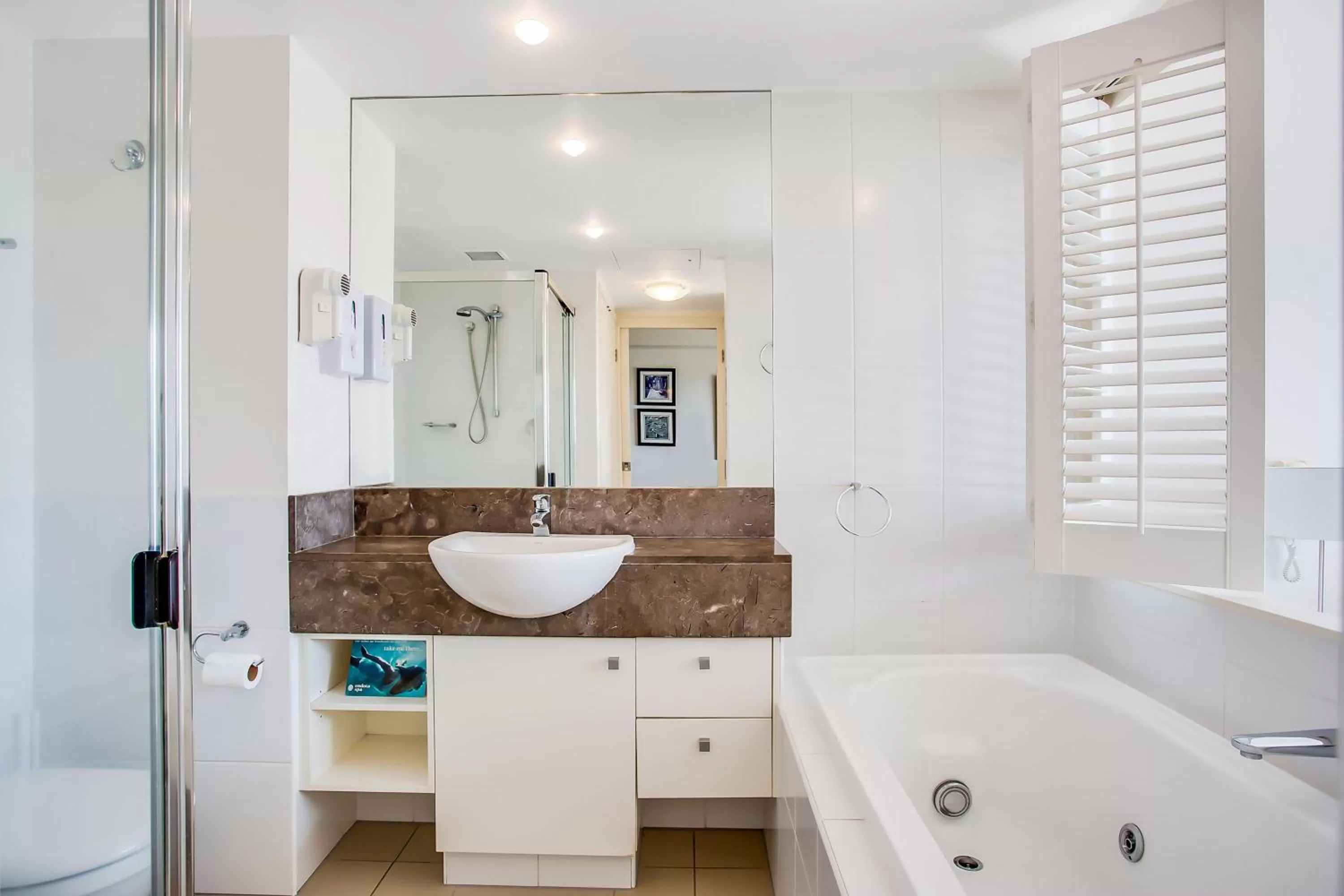 Bathroom in Mantra Broadbeach on the Park