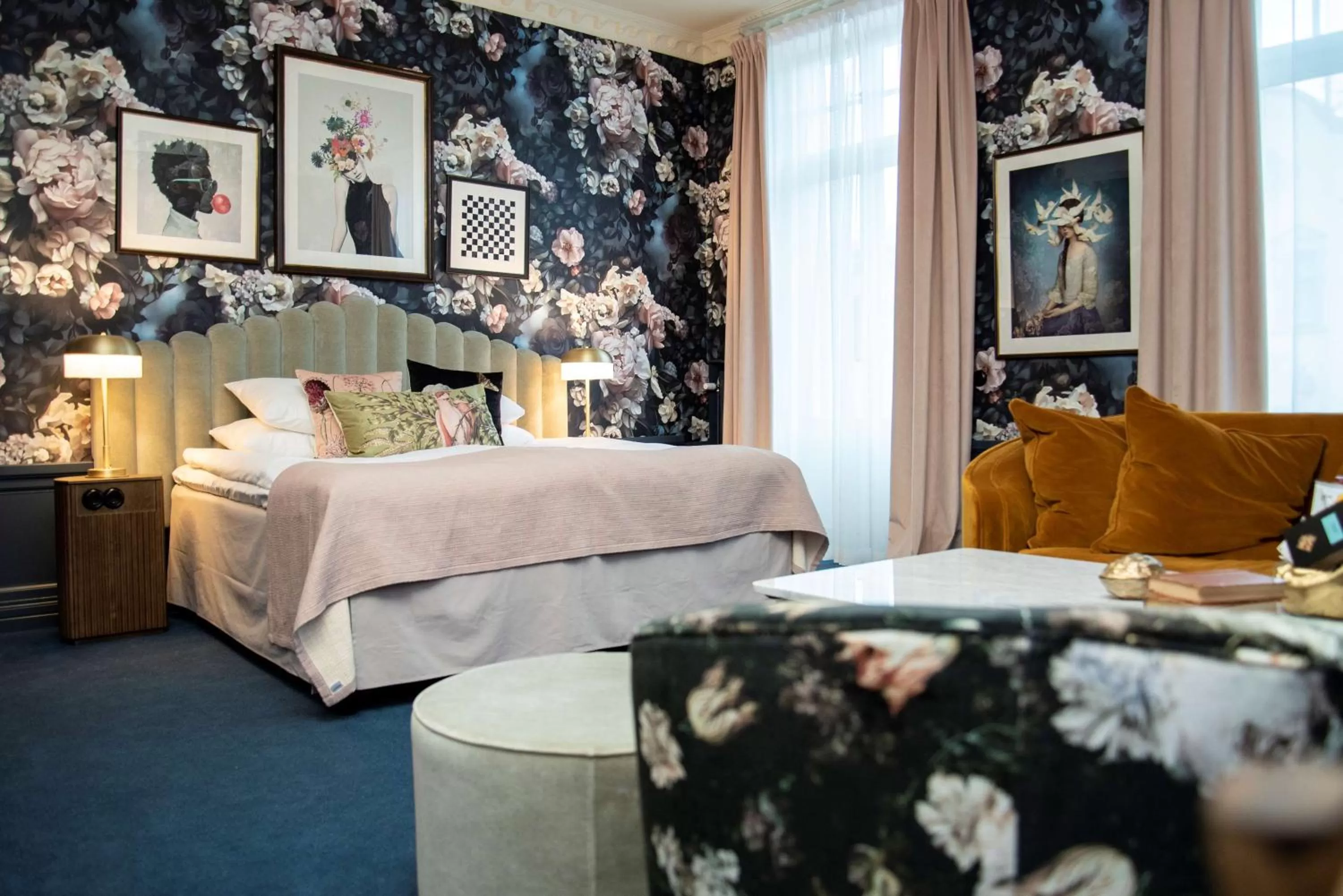 Living room, Bed in The Vault Hotel, WorldHotels Crafted