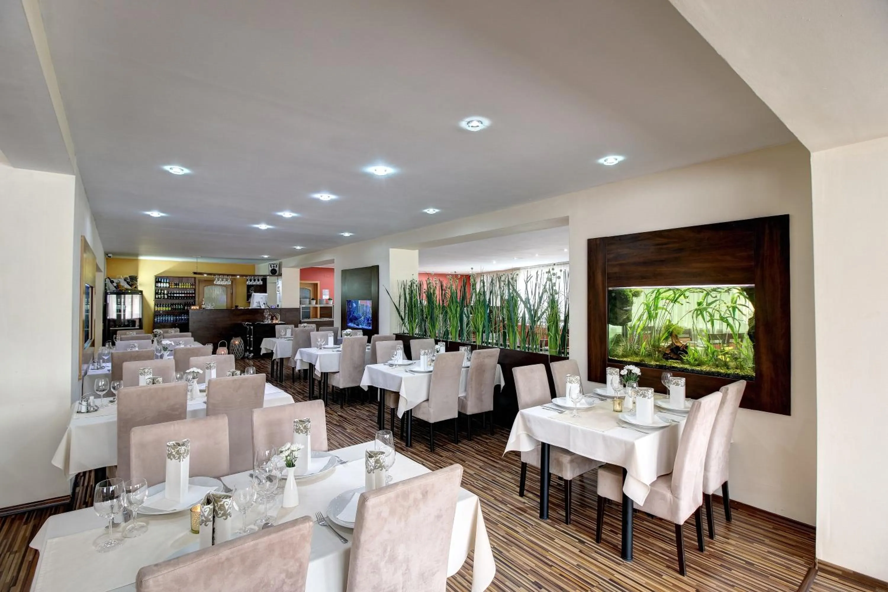 Restaurant/places to eat in Dixon Resort