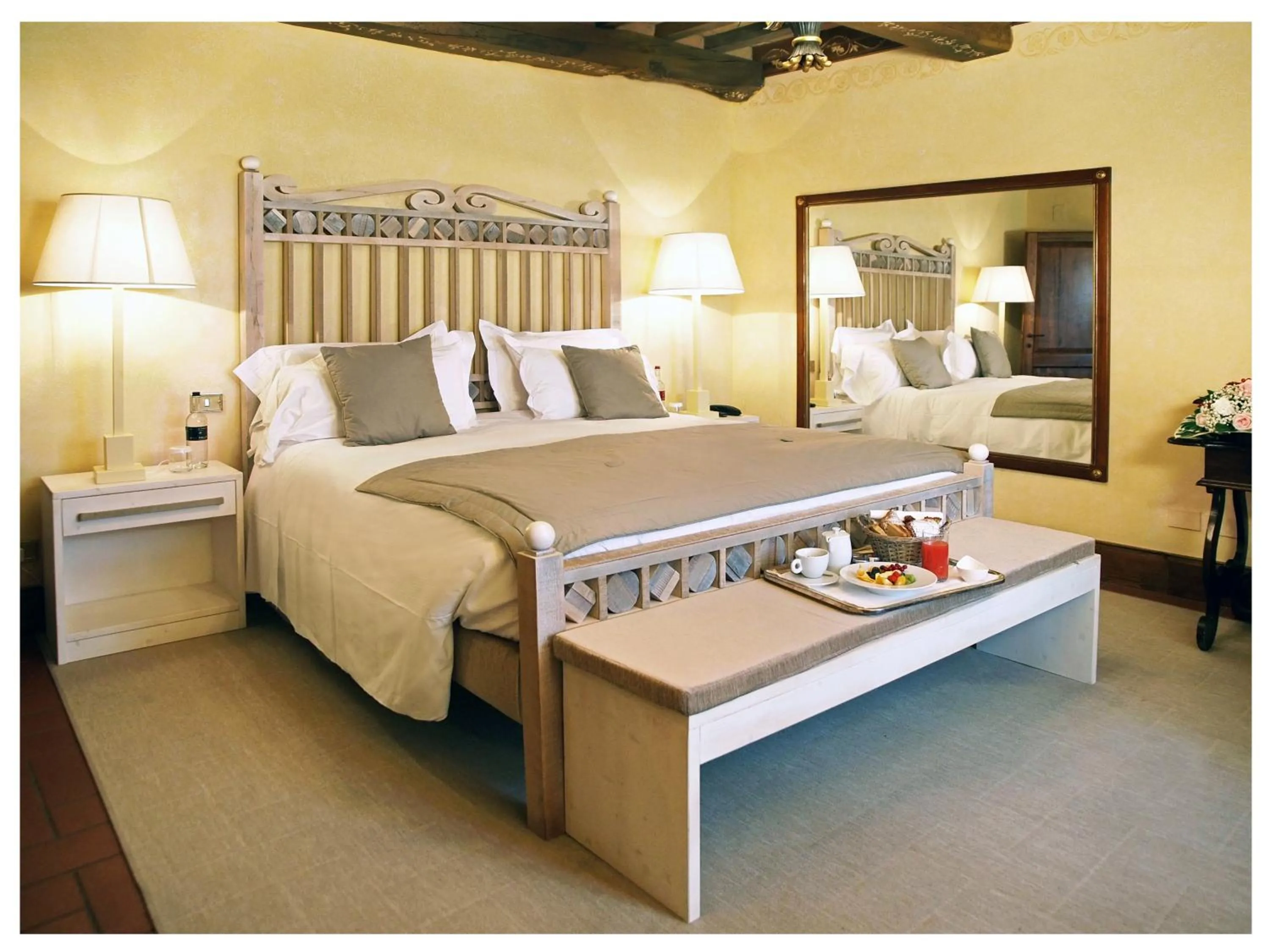 Bed in Relais Todini - Residenza d'epoca - Luxury Historic house