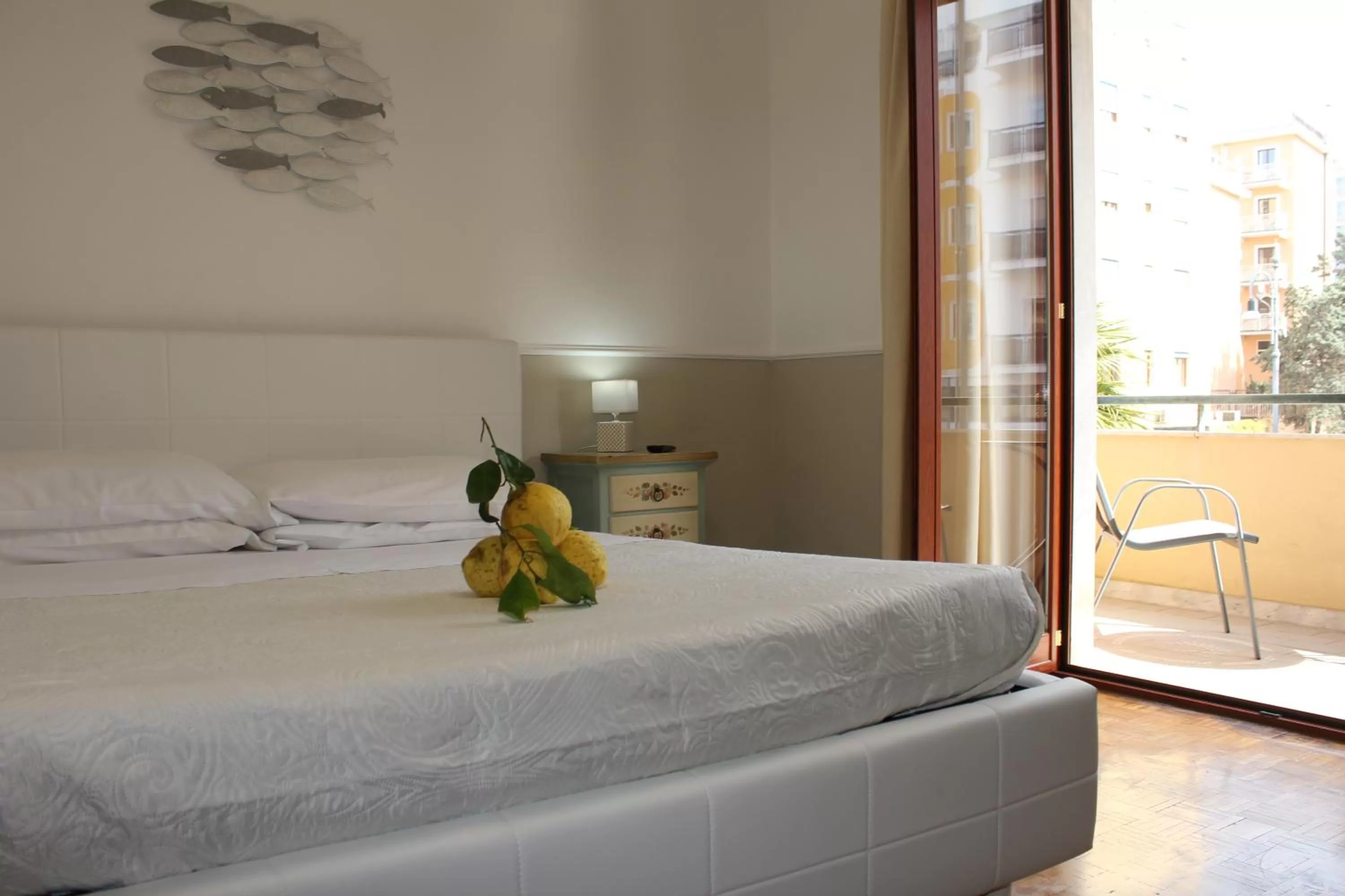 Photo of the whole room, Bed in Lemon Rooms Sorrento