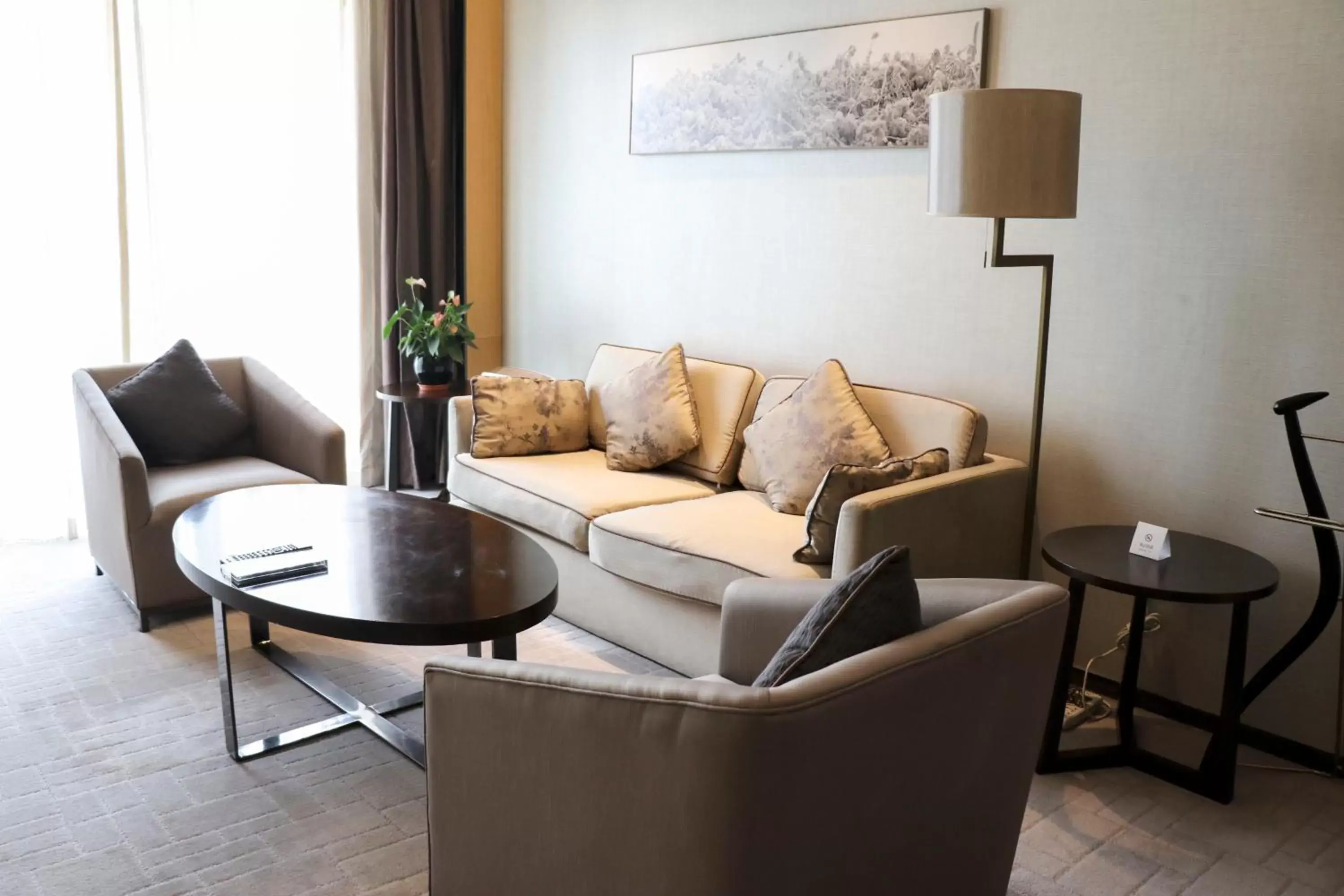 One-Bedroom Suite with Bath View in Crowne Plaza Beijing Lido by IHG One-Bedroom Suite with Bath View in Crowne Plaza Beijing Lido by IHG