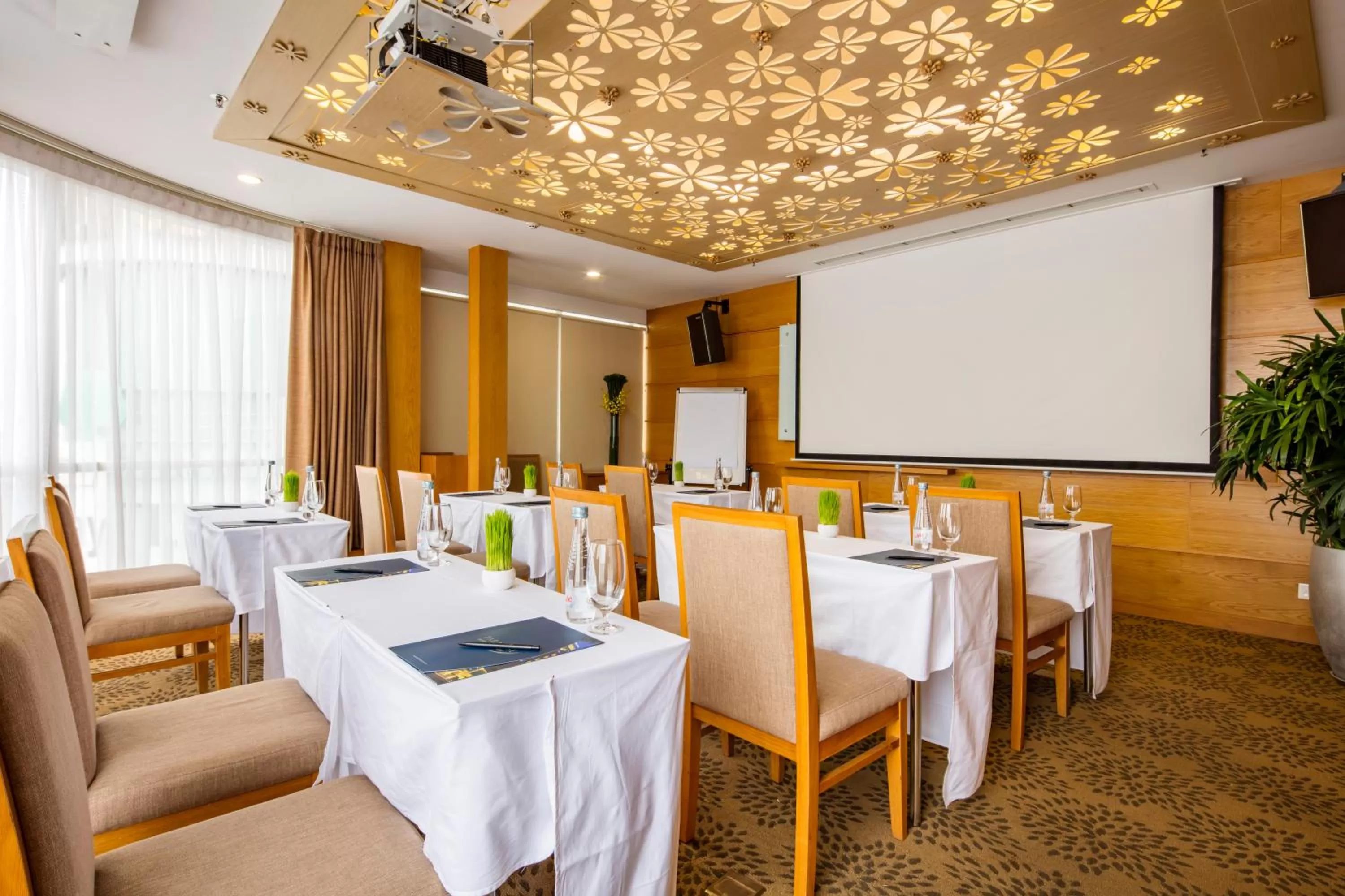 Area and facilities in Paradise Saigon Boutique Hotel & Spa