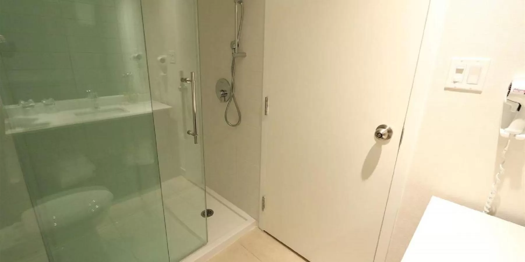 Shower in Hotel Classique