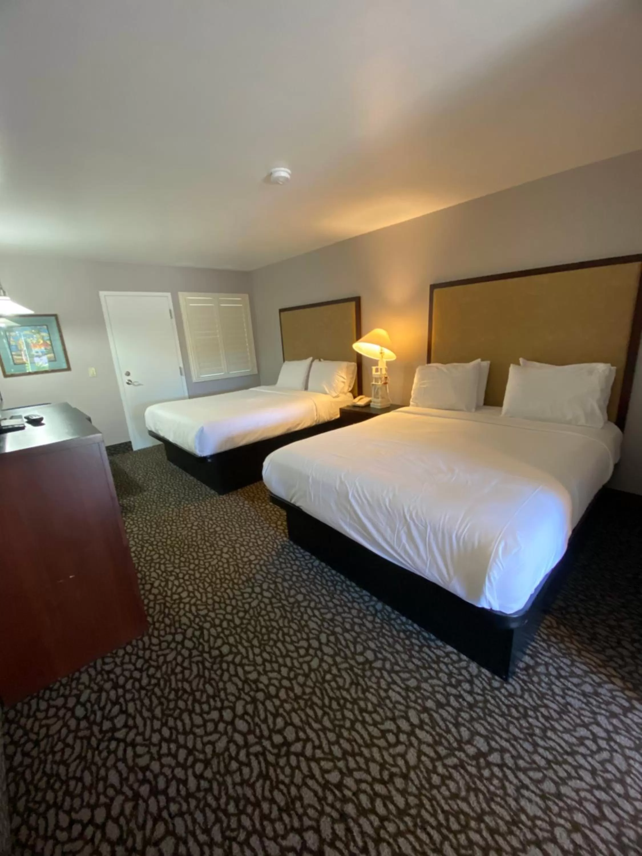 Bed in Morro Shores Inn And Suites