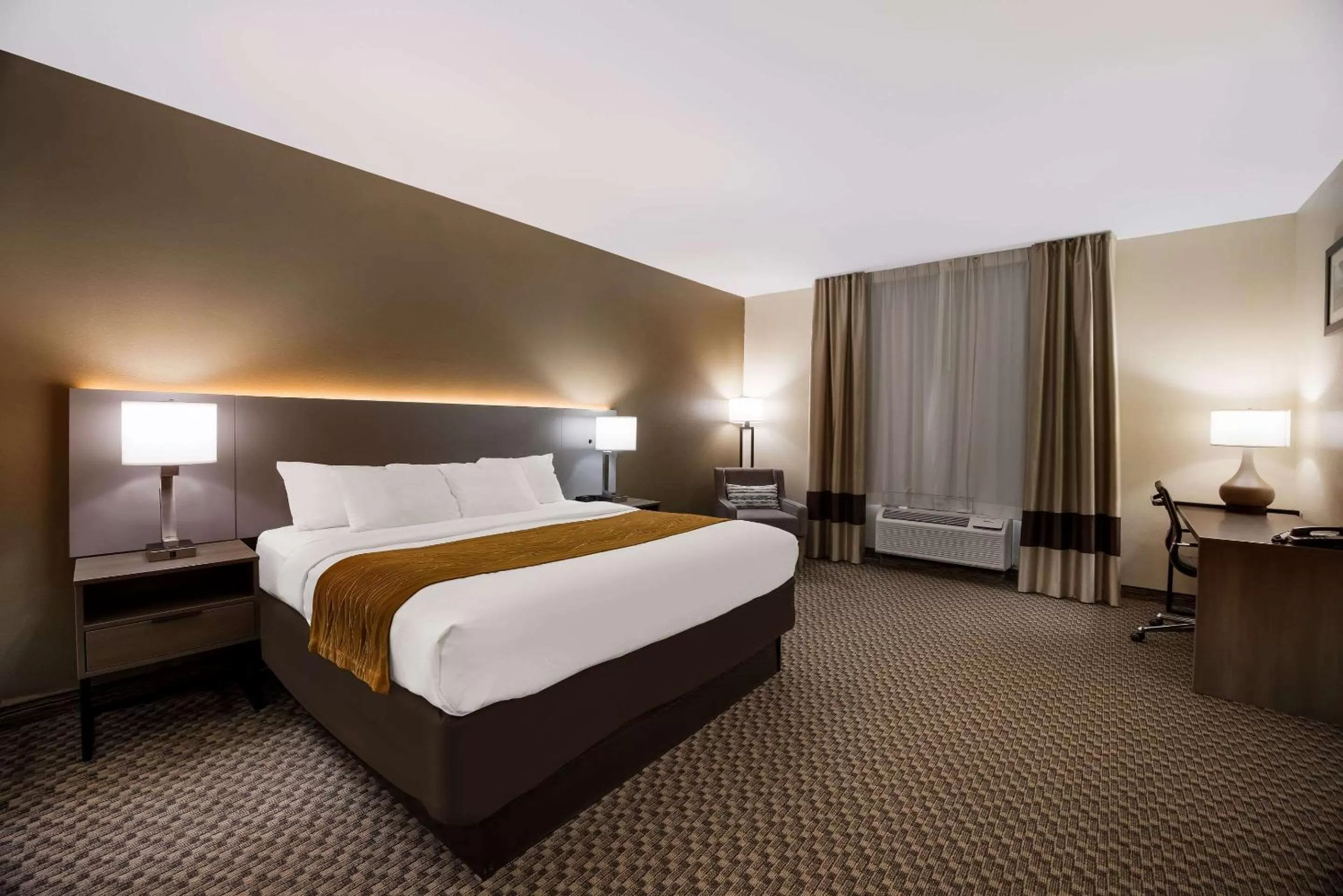 Bedroom, Bed in Comfort Inn & Suites Midway - Tallahassee West