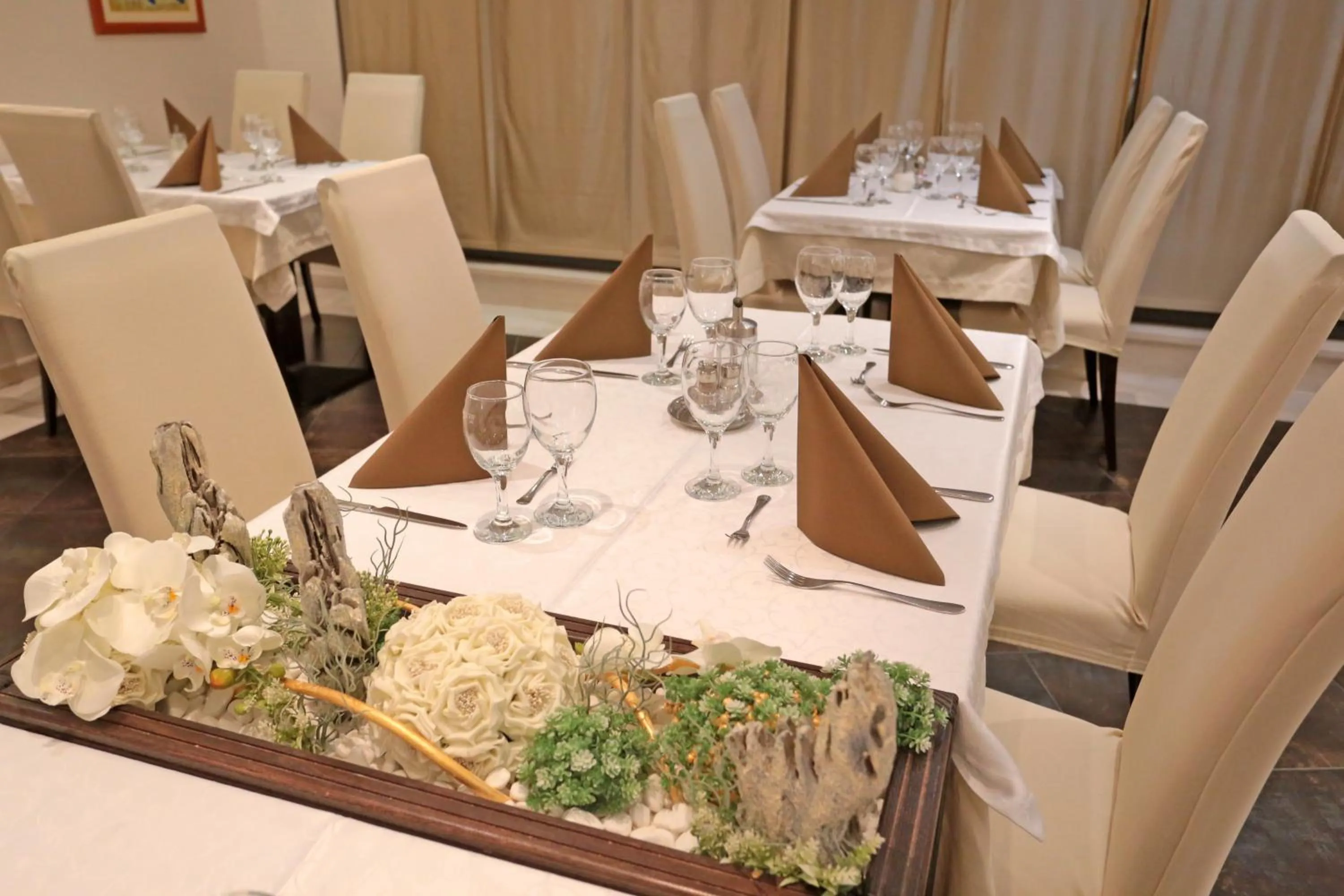 Restaurant/places to eat in Hotel As