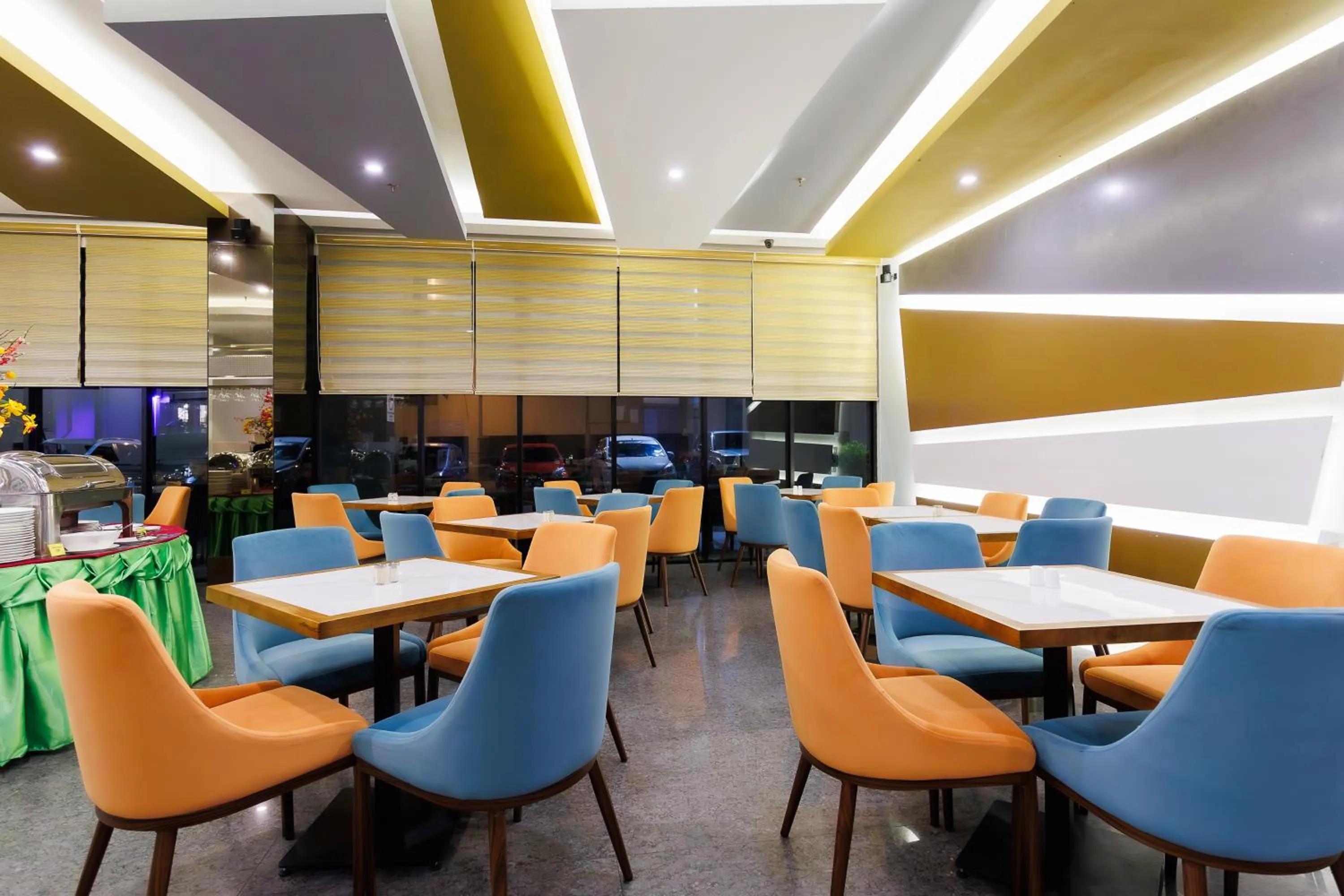 Restaurant/places to eat in 56 Hotel