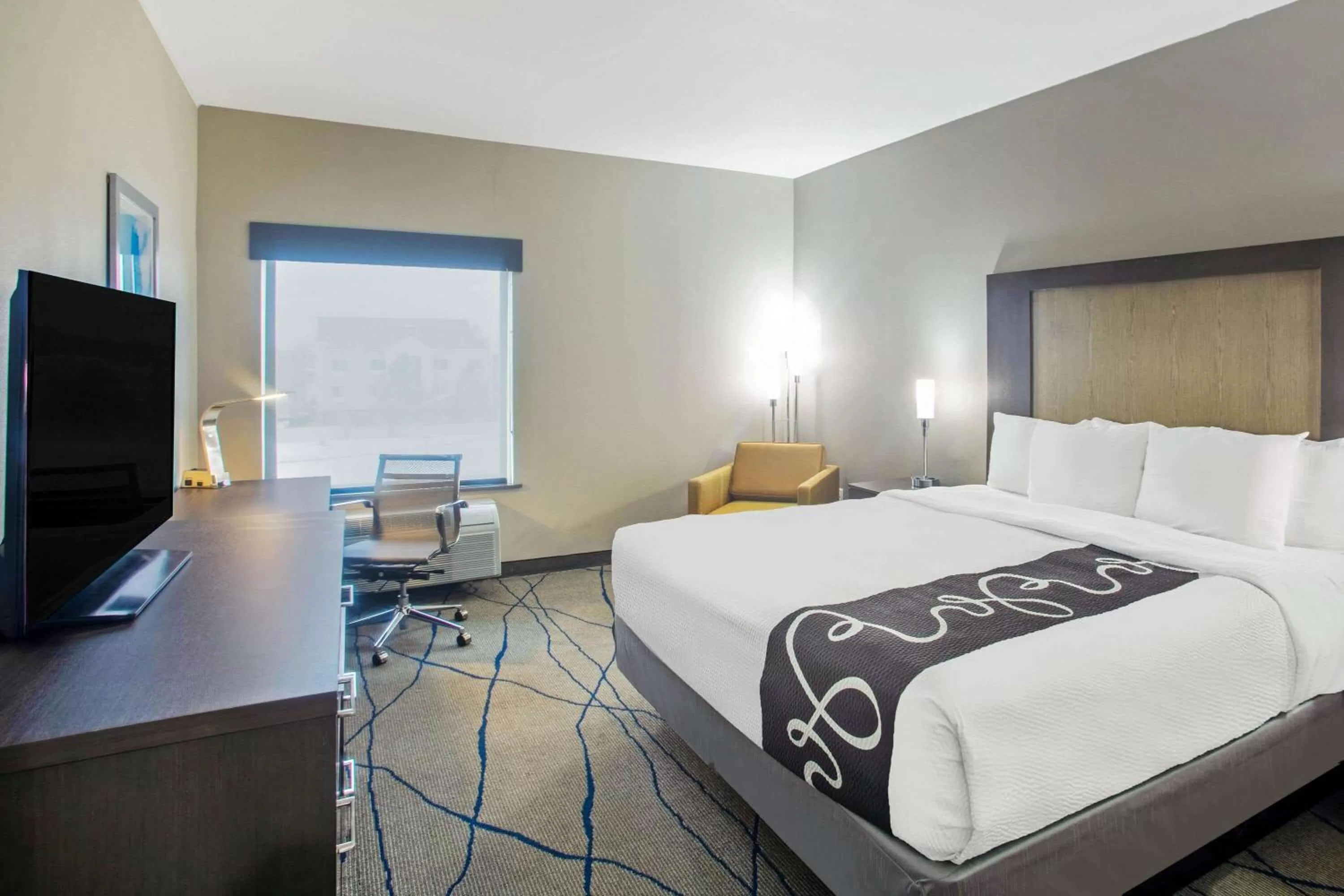 Photo of the whole room, Bed in La Quinta by Wyndham Ponca City