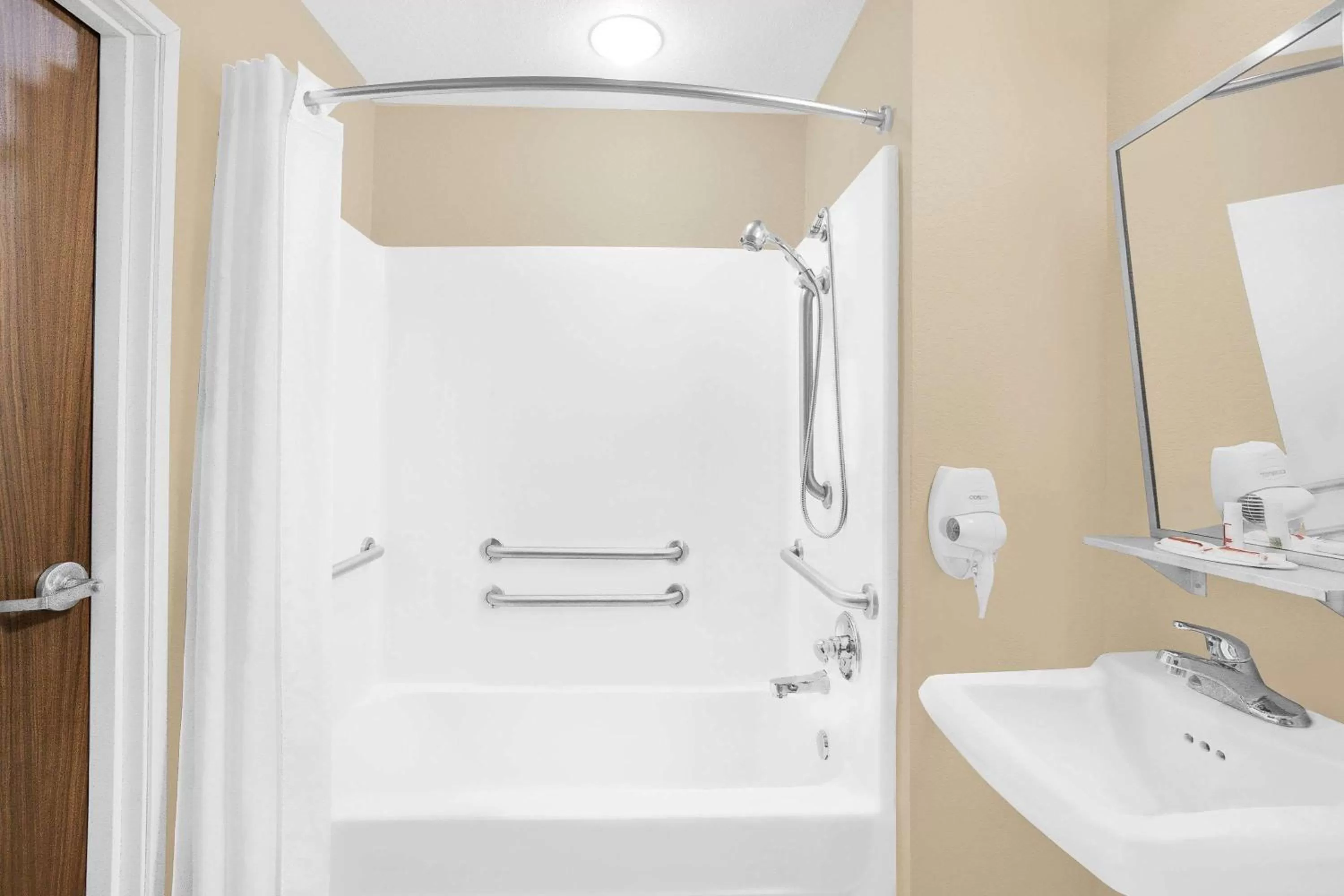 Queen Suite with Sofa Bed - Disability Access/Non-Smoking in Microtel Inn & Suites By Wyndham Conway